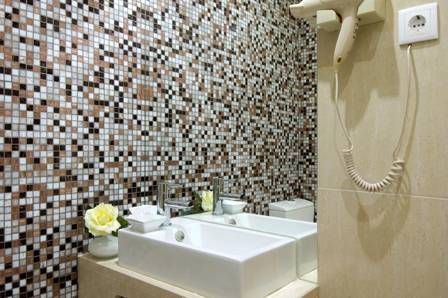 Photo of the whole room in Hotel Lagoa dos Pastorinhos