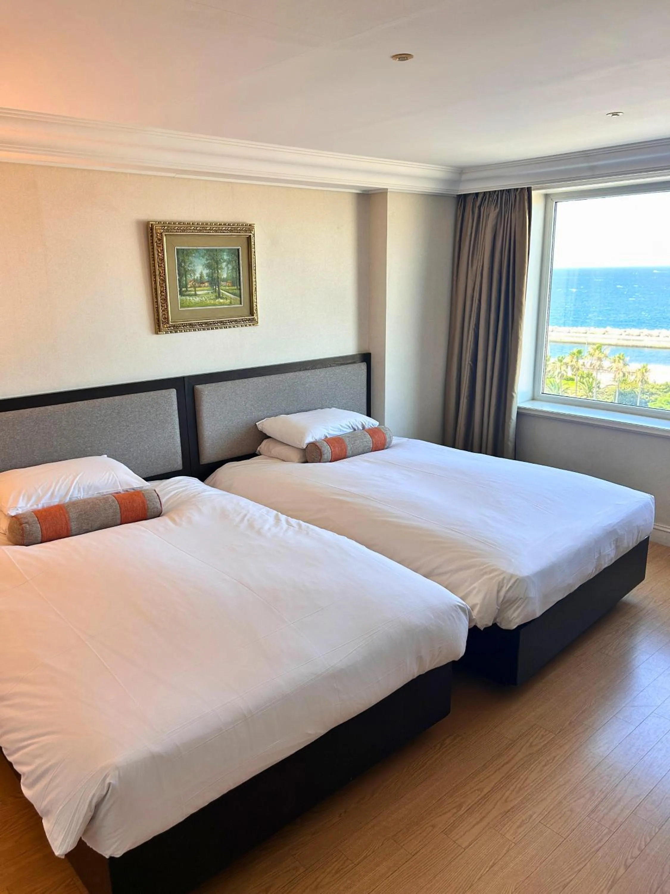 Bed in Jeju Oriental Hotel & Casino