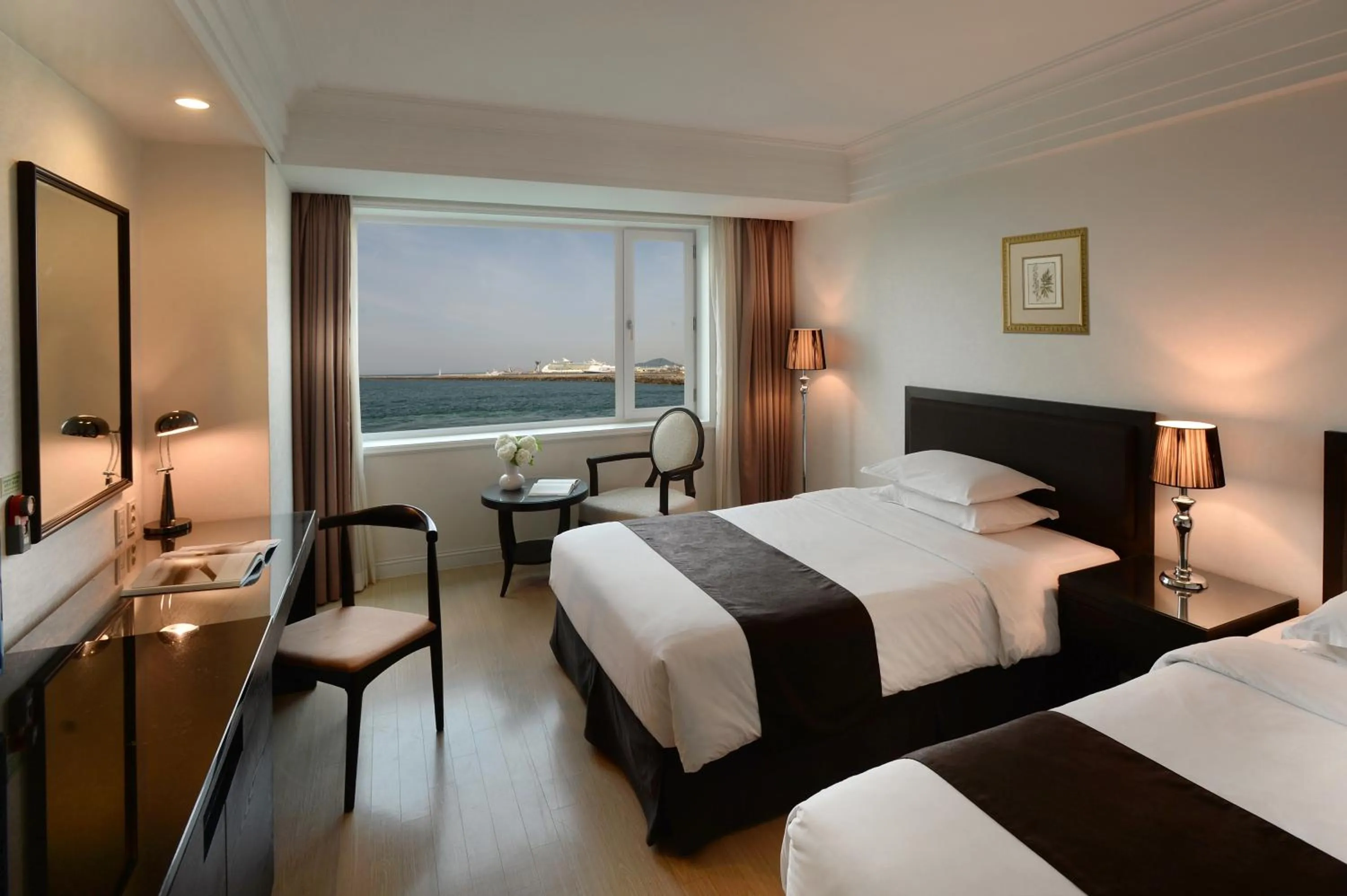 Bedroom, Bed in Jeju Oriental Hotel & Casino