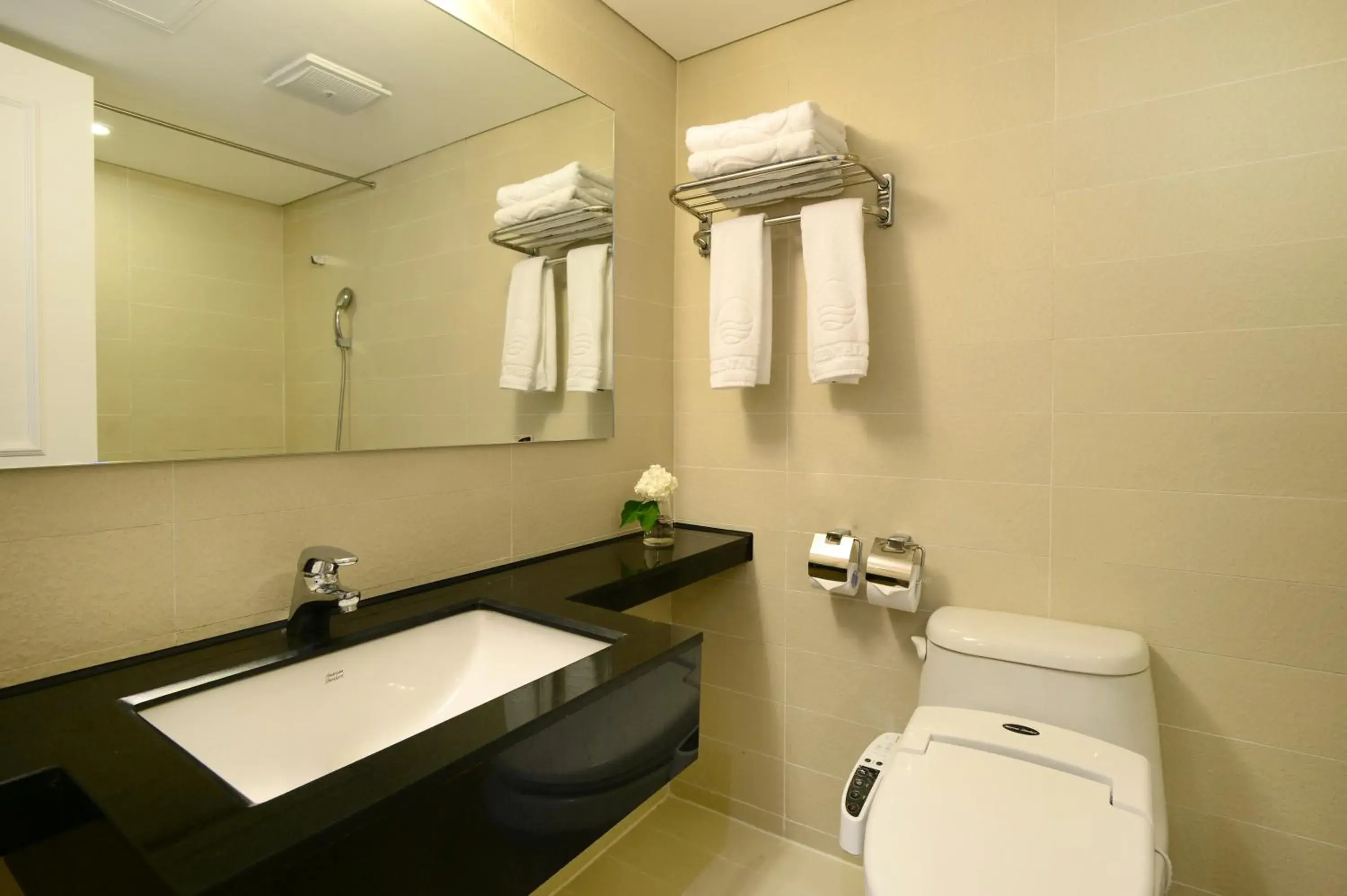 Standard Twin Room in Jeju Oriental Hotel & Casino Standard Twin Room in Jeju Oriental Hotel & Casino