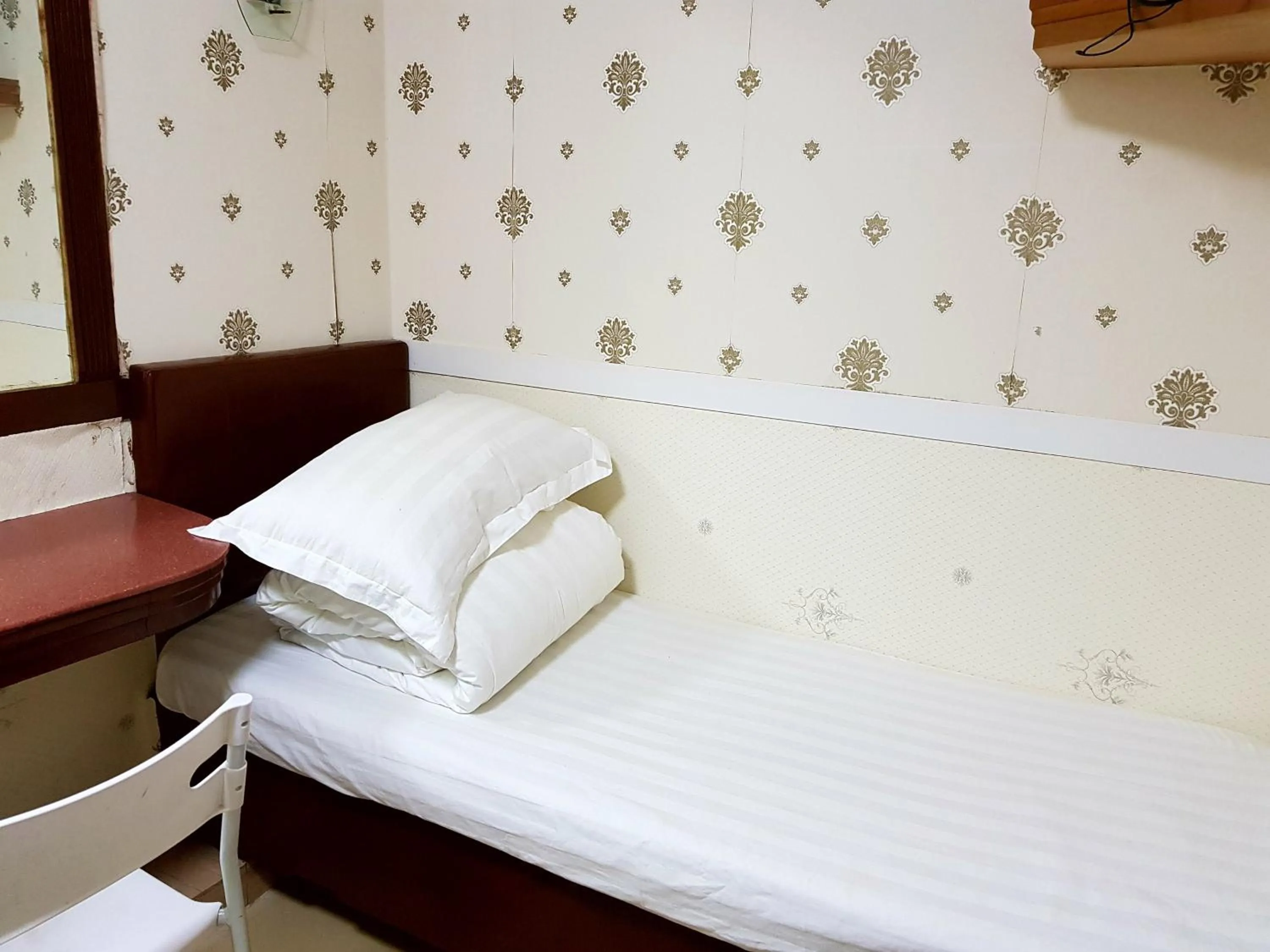 bunk bed, Bed in Astronaut's Hotel