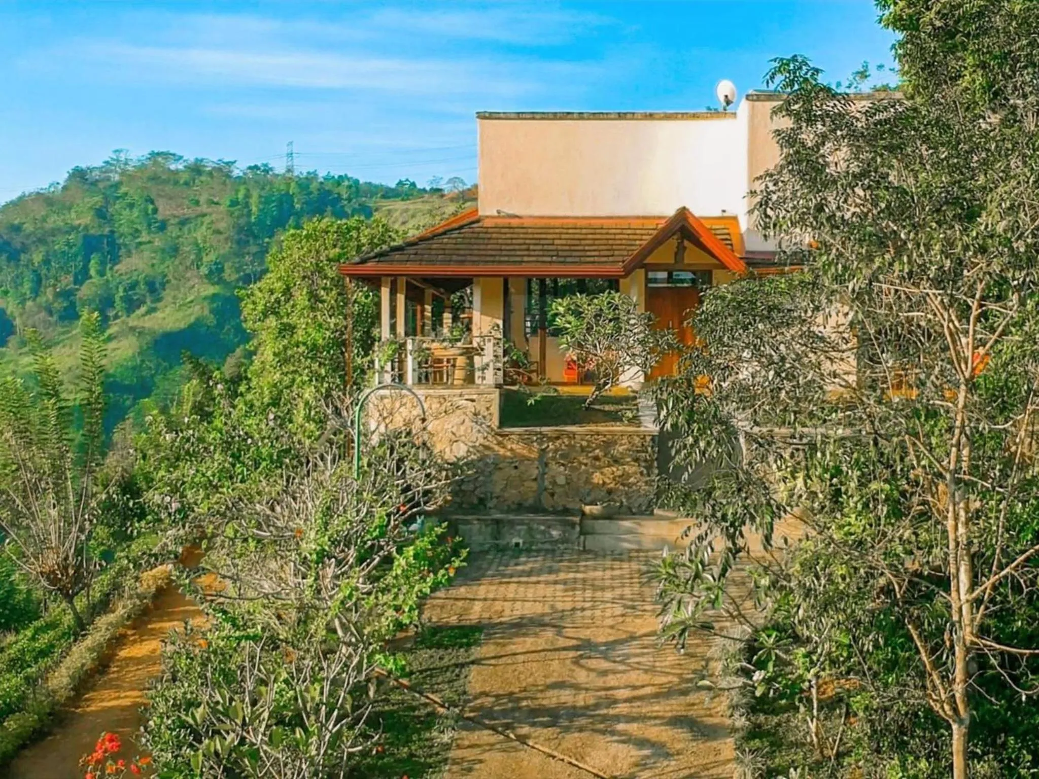 Facade/entrance in Aqua Dunhinda Villa