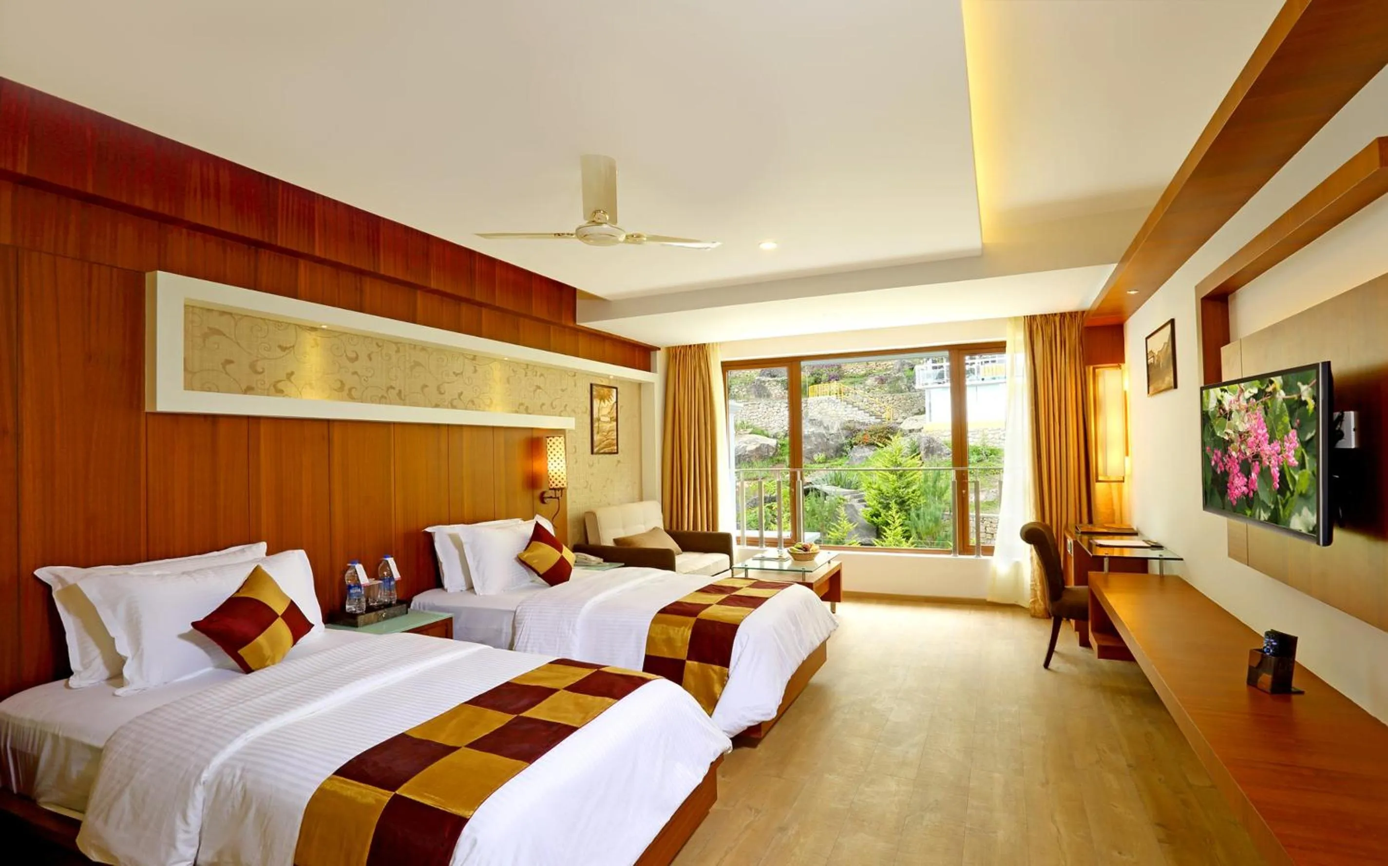 Photo of the whole room, Bed in Amber Dale Luxury Hotel & Spa, Munnar