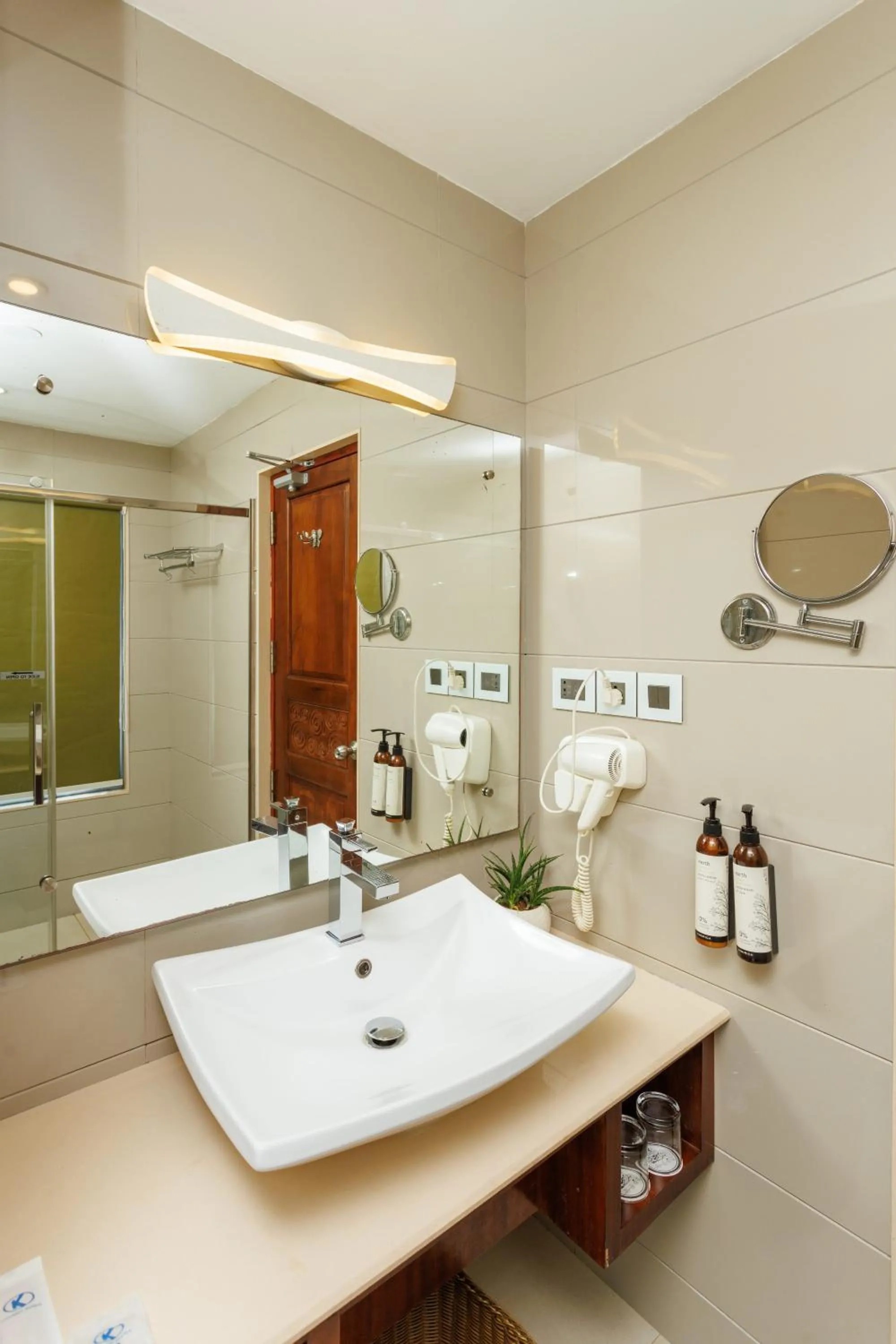 Bathroom in Amber Dale Luxury Hotel & Spa, Munnar