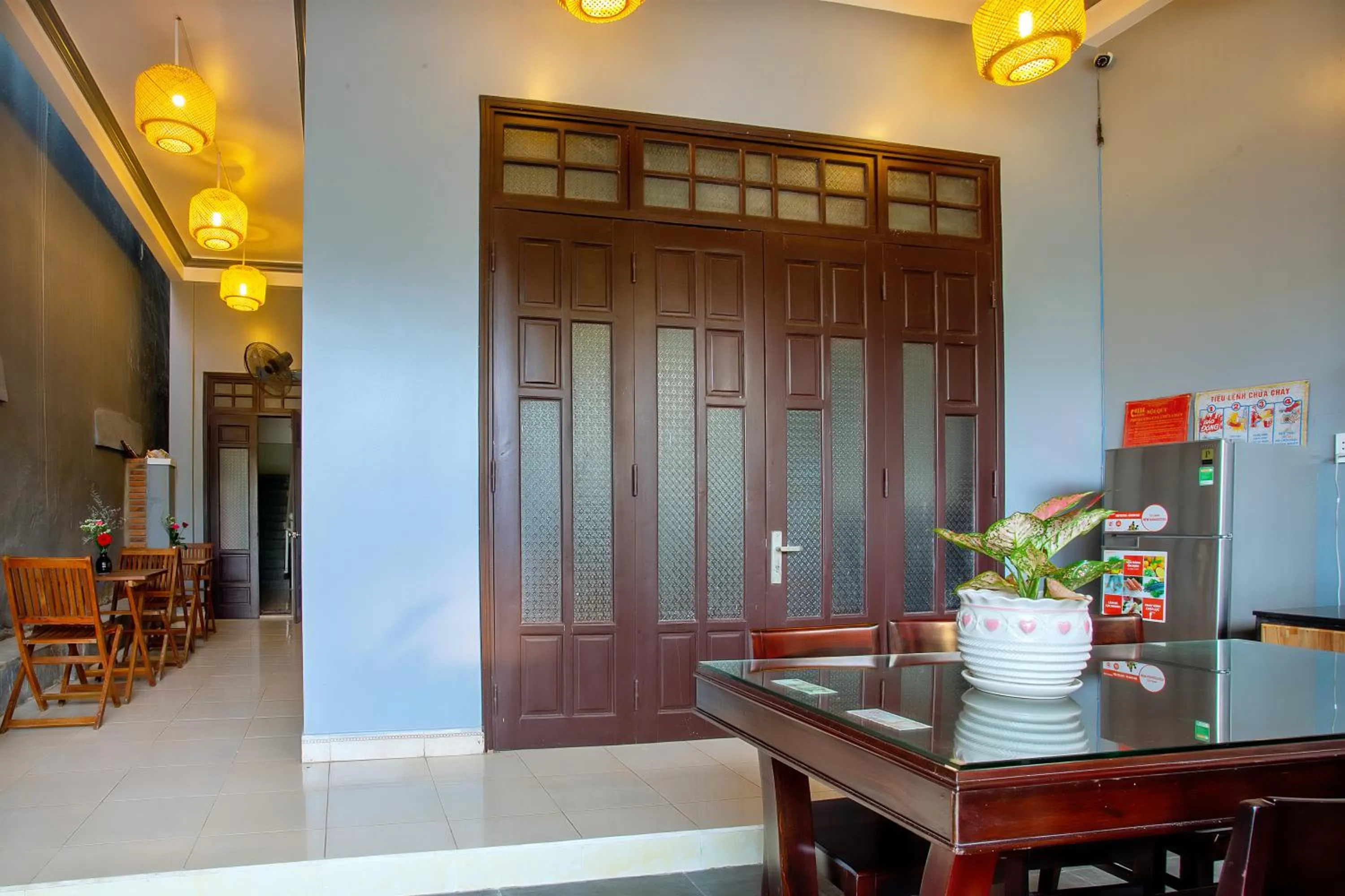 Dining area in Lang Dong An Bang