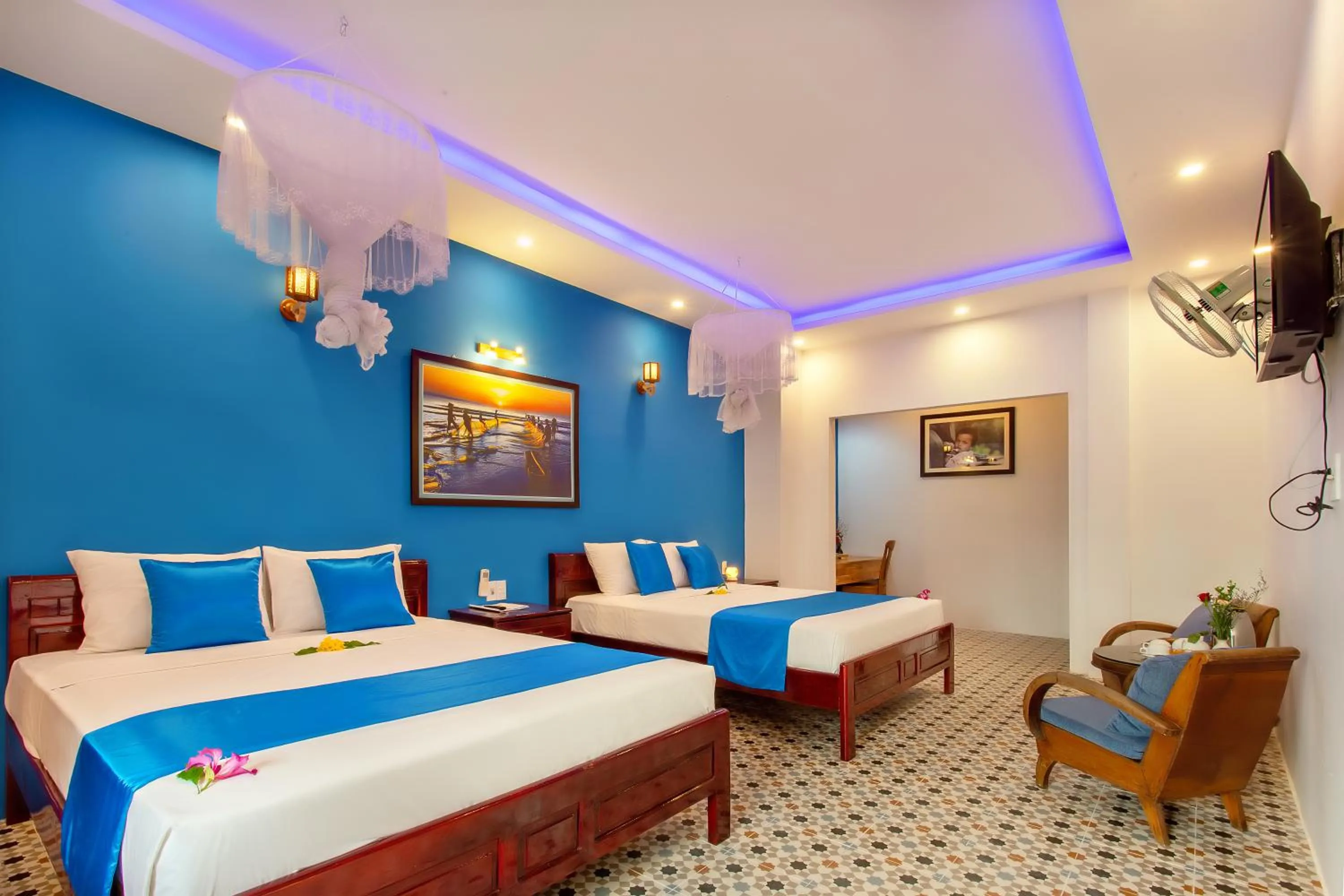 Photo of the whole room, Bed in Lang Dong An Bang