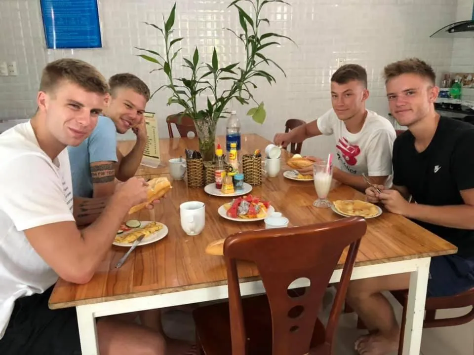 Restaurant/places to eat in Quynh Long Villa