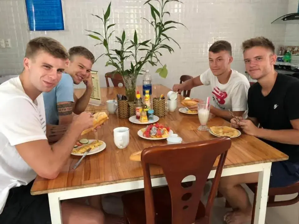 Restaurant/places to eat in Quynh Long Villa Restaurant/places to eat in Quynh Long Villa