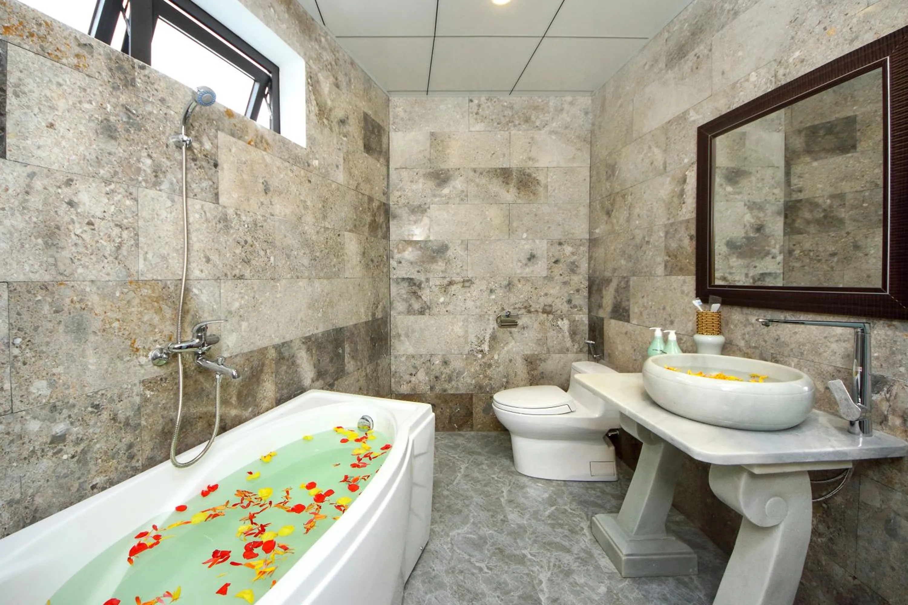 Bathroom in Quynh Long Villa