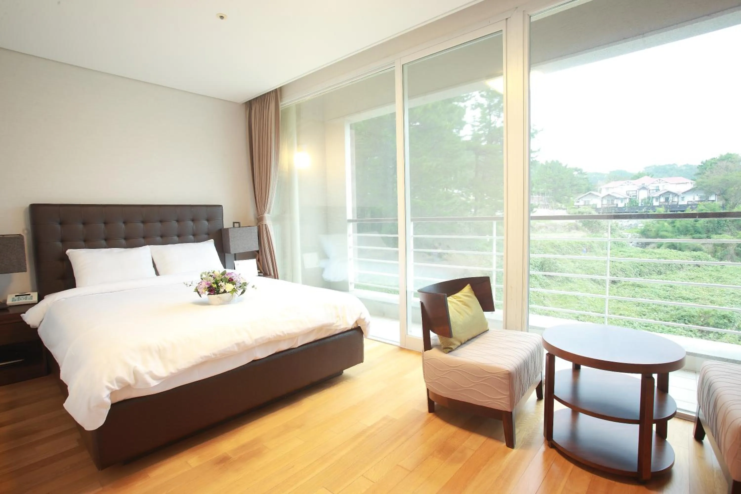 Mountain view, Bed in Hotel Riviera Geoje
