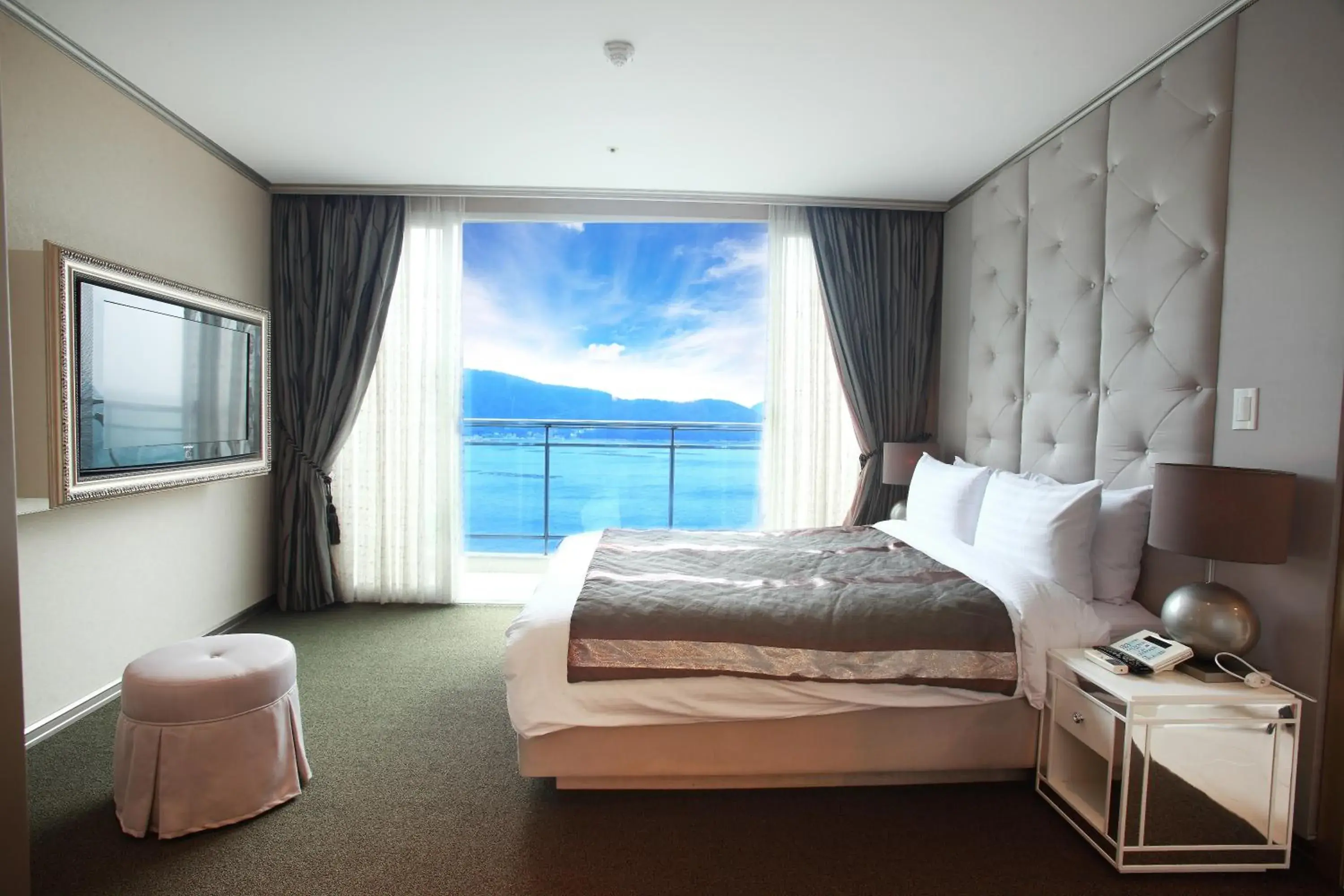 Sea view, Bed in Hotel Riviera Geoje Sea view, Bed in Hotel Riviera Geoje