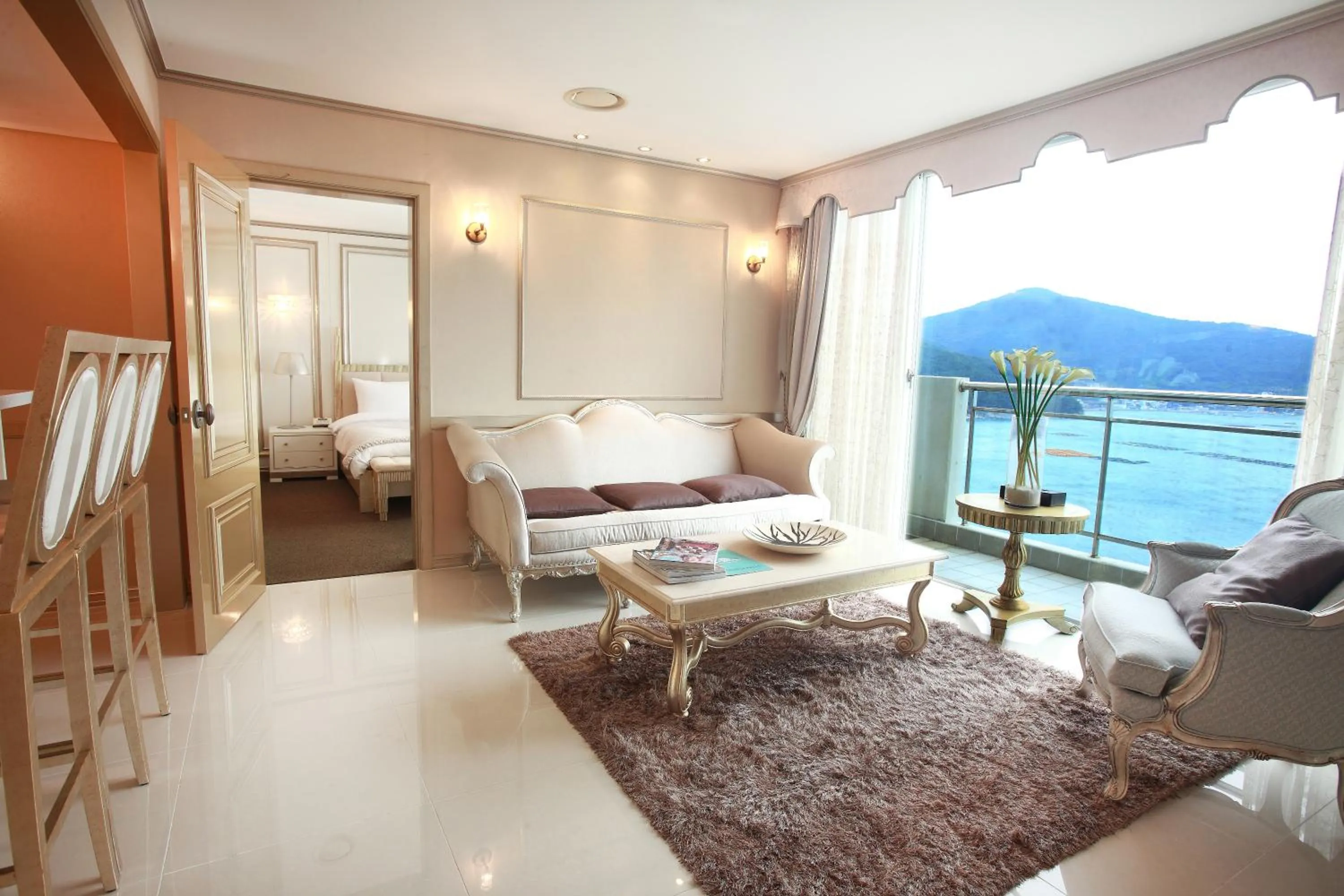 Living room in Hotel Riviera Geoje