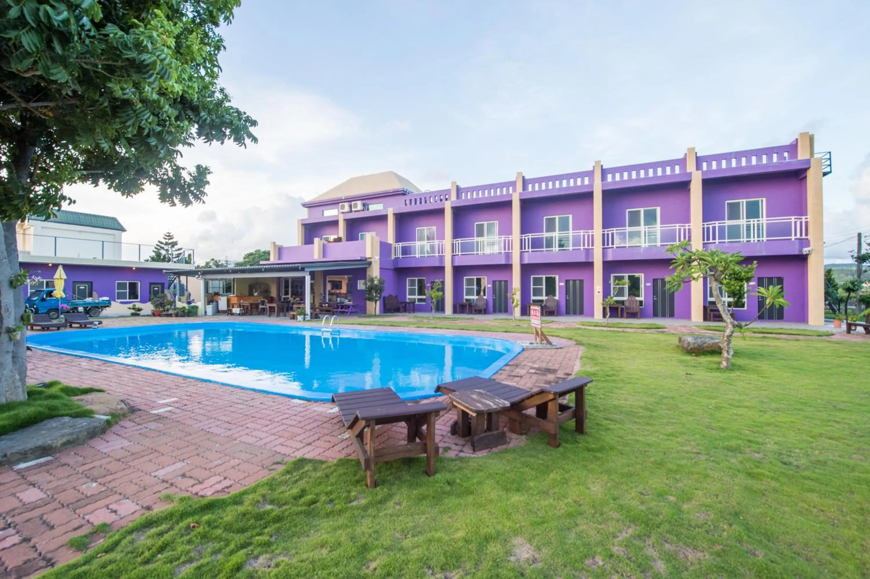 Swimming pool in Country Lane