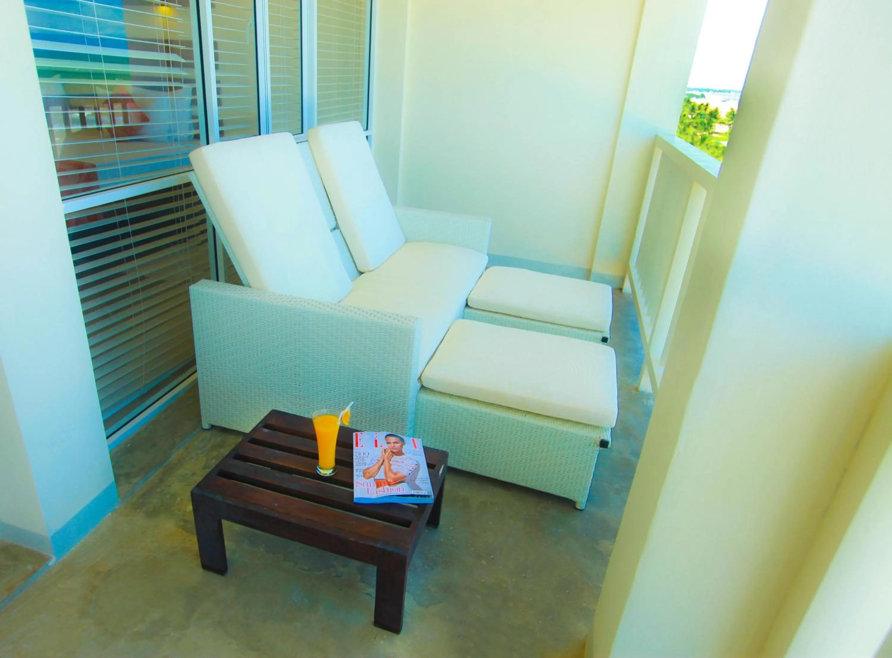 Seating area in Beacon Beach Hotel Negombo