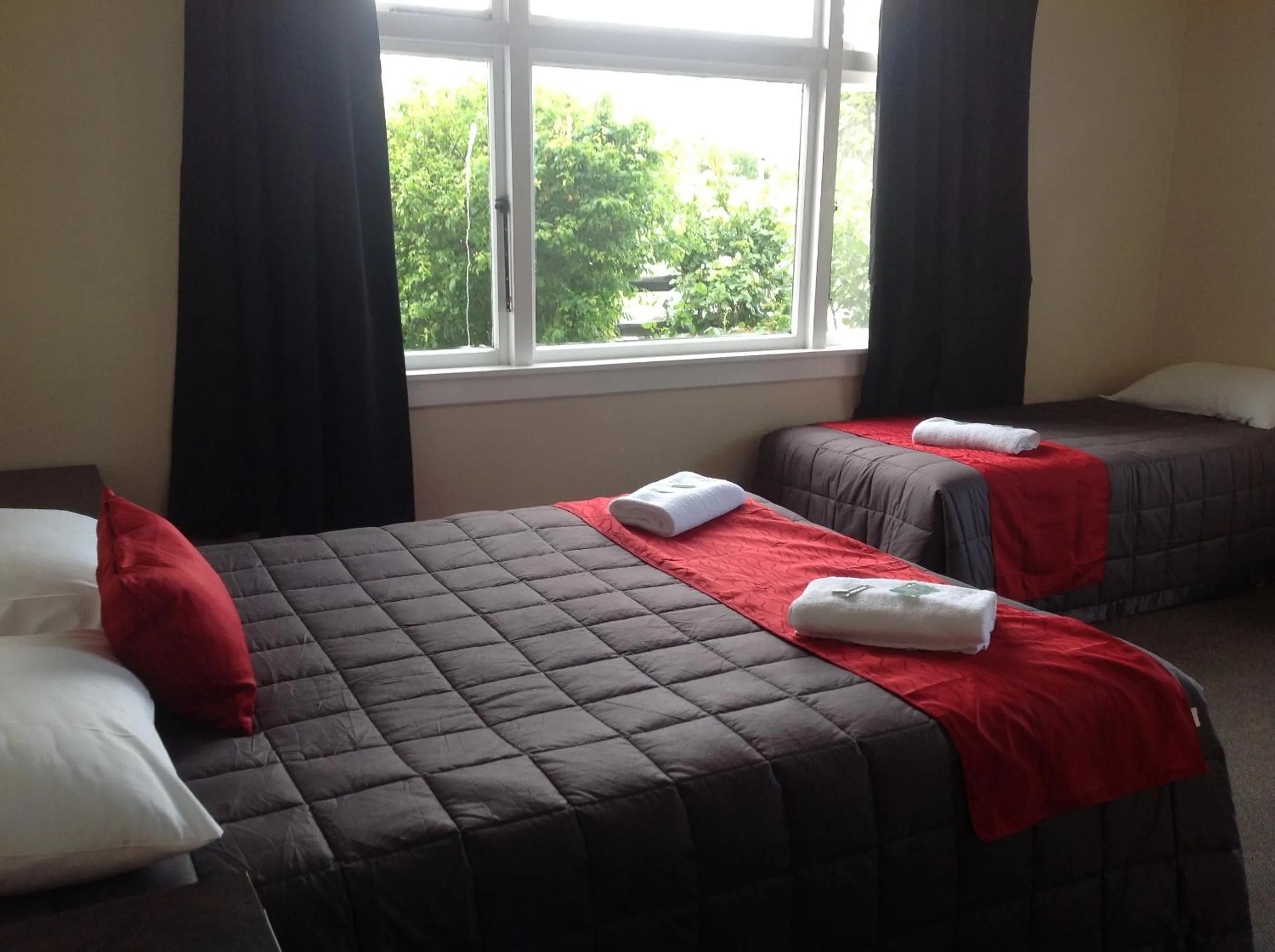 Photo of the whole room, Bed in Otematata's Best Dam Pub