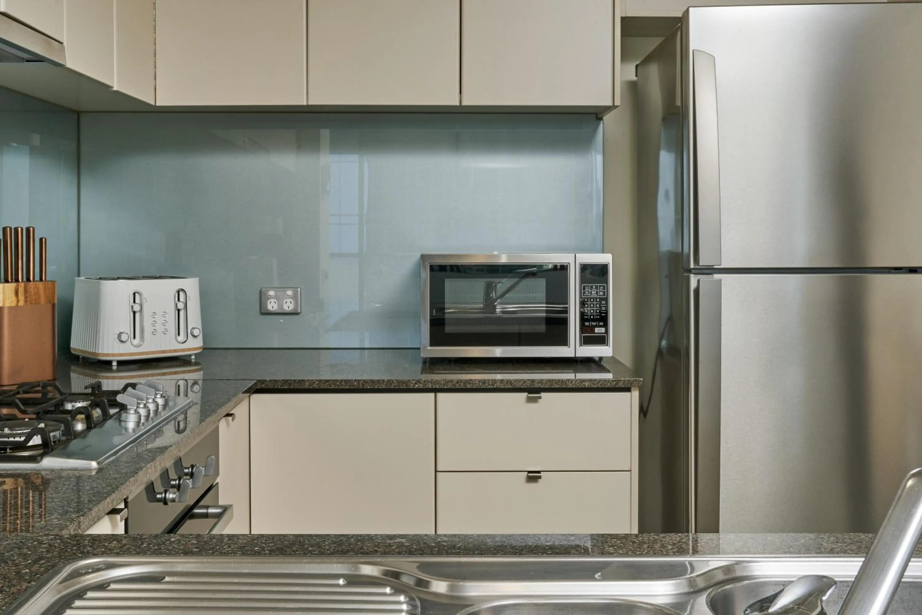 microwave in Exclusive Stays - Sentinel