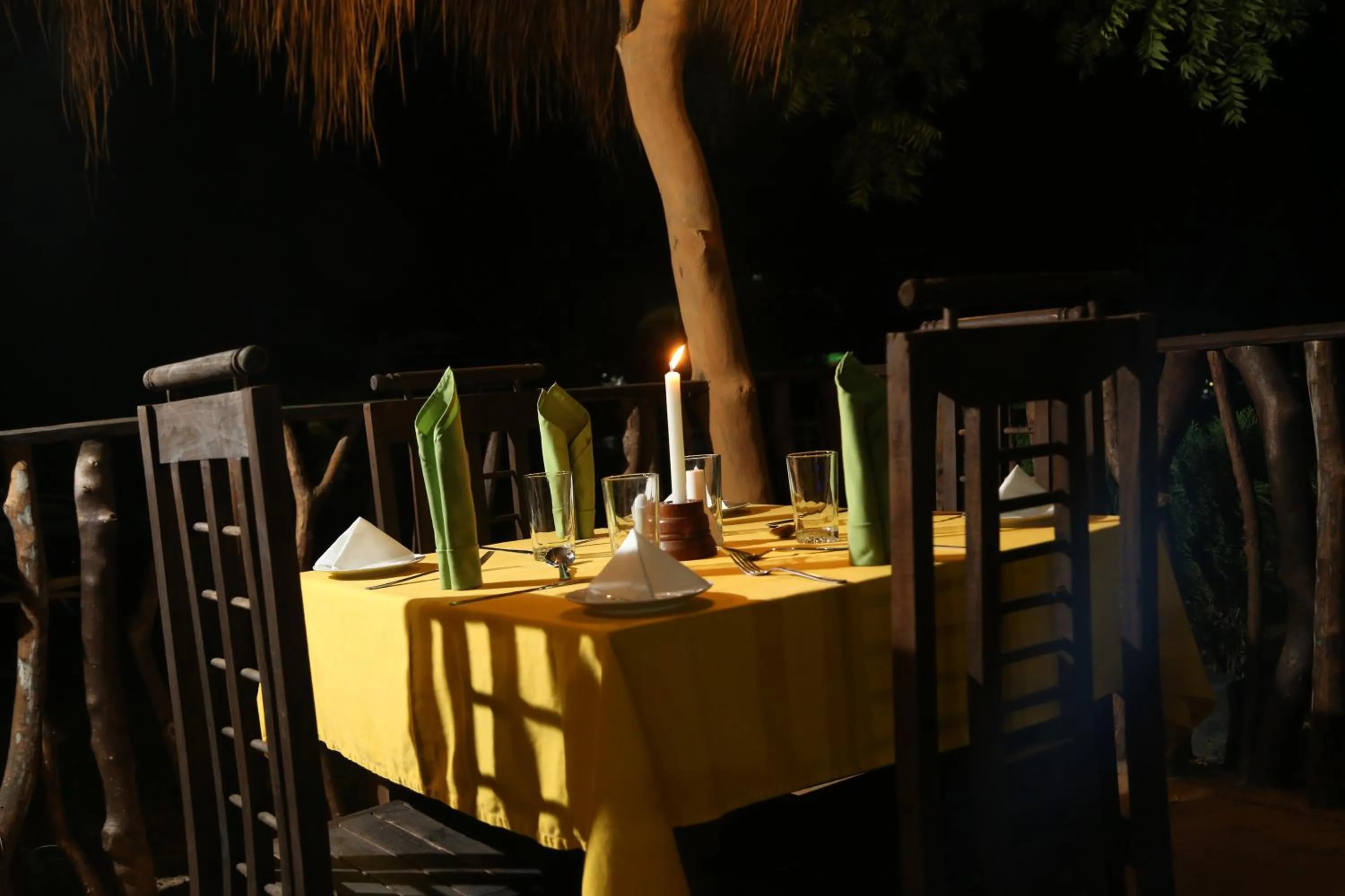 Restaurant/places to eat in The Grand Yala Hotel