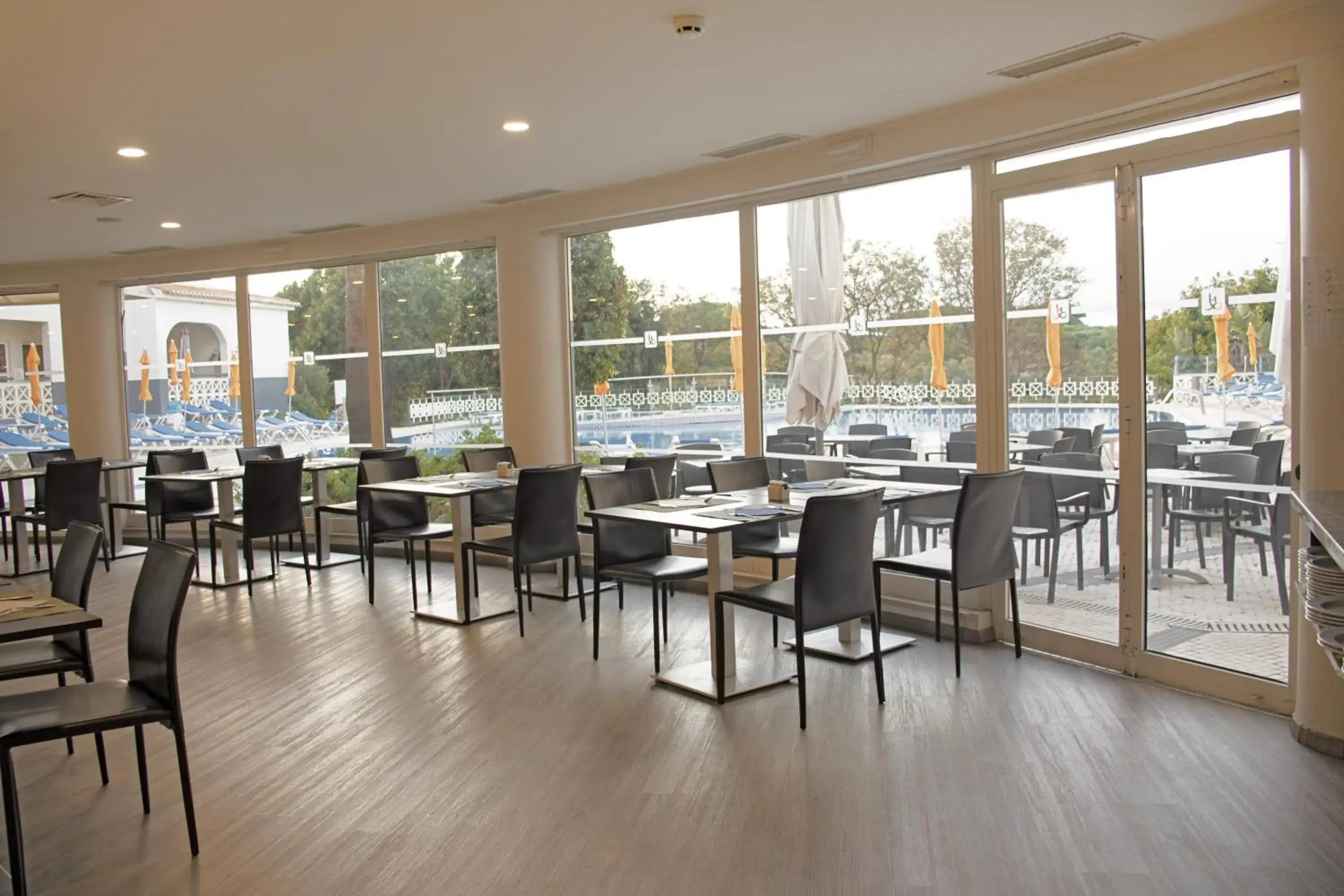 Restaurant/places to eat in Luna Miramar Club Restaurant/places to eat in Luna Miramar Club