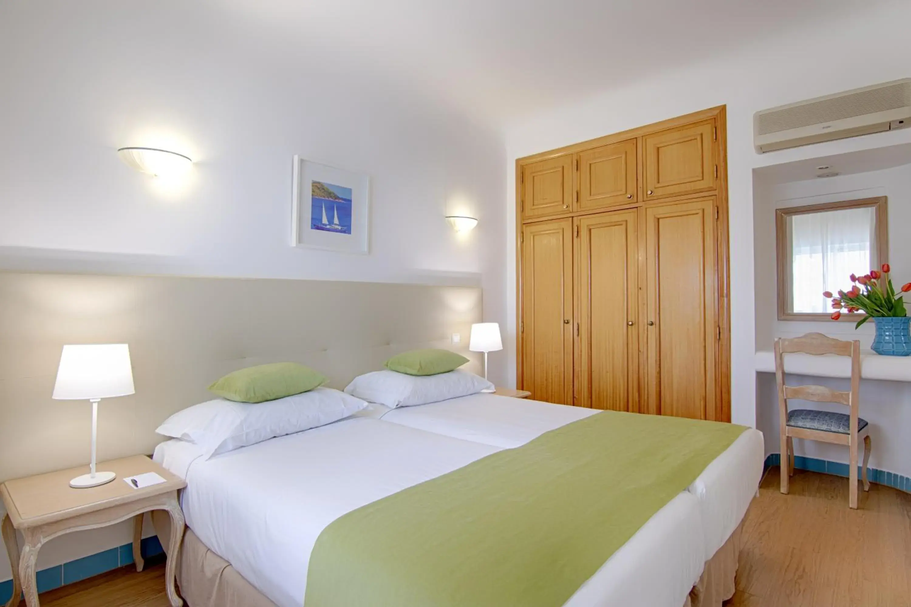 Bedroom, Bed in Luna Miramar Club Bedroom, Bed in Luna Miramar Club