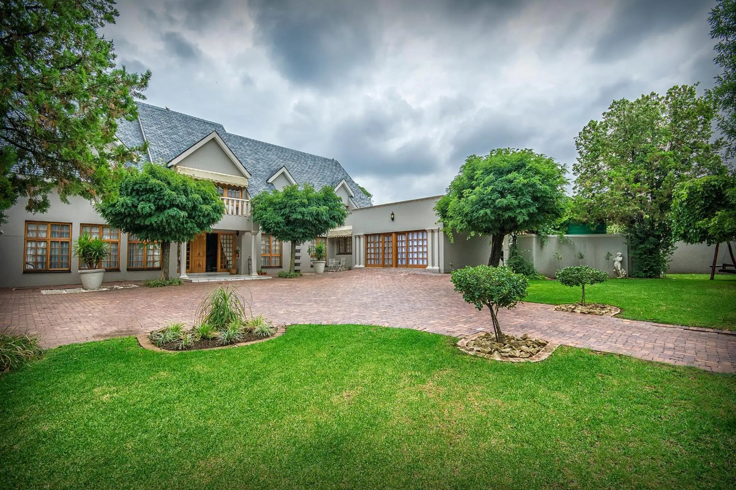 Property building in Sewende Hemel