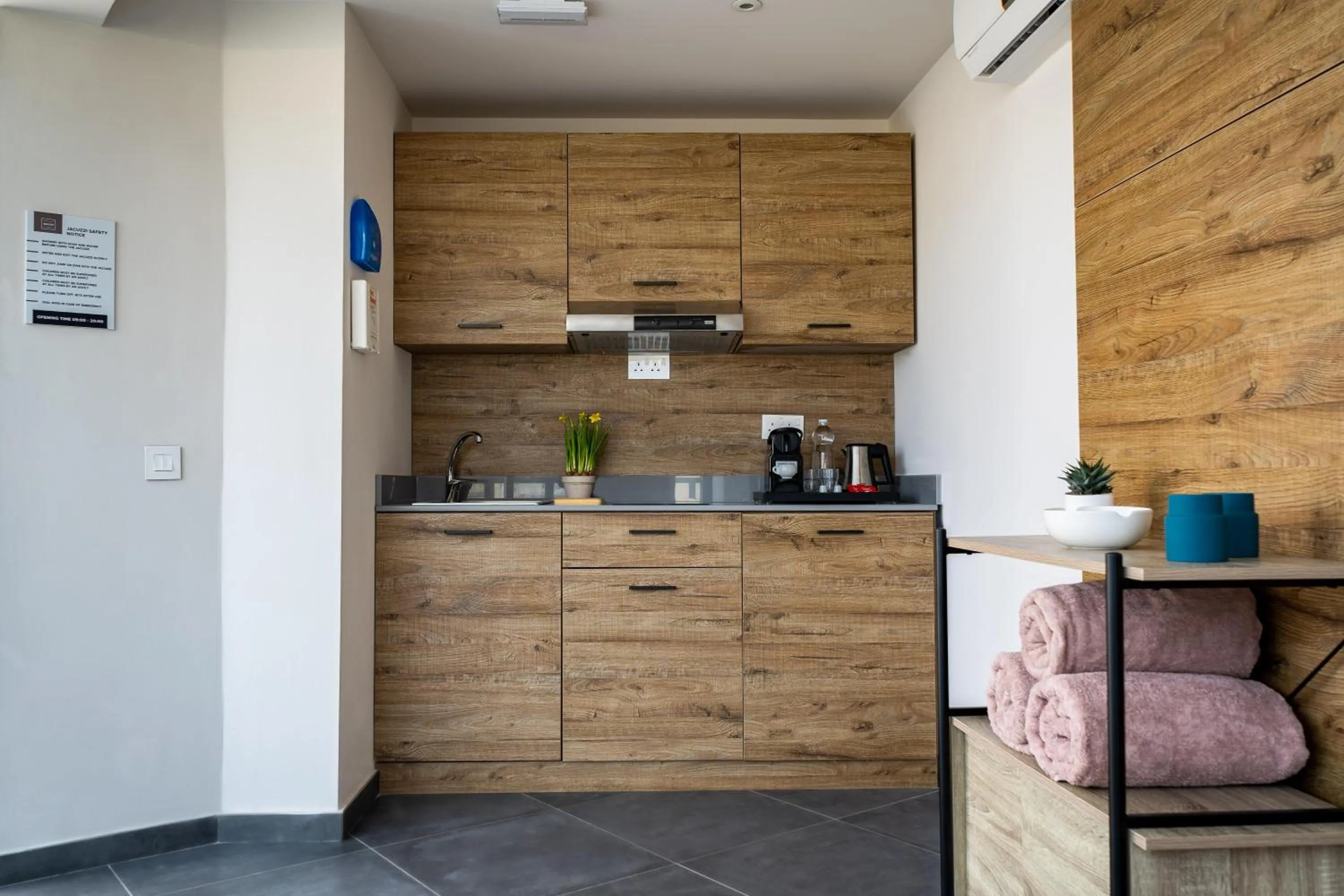 Balcony/Terrace in Urban Rooms by NEU Collective