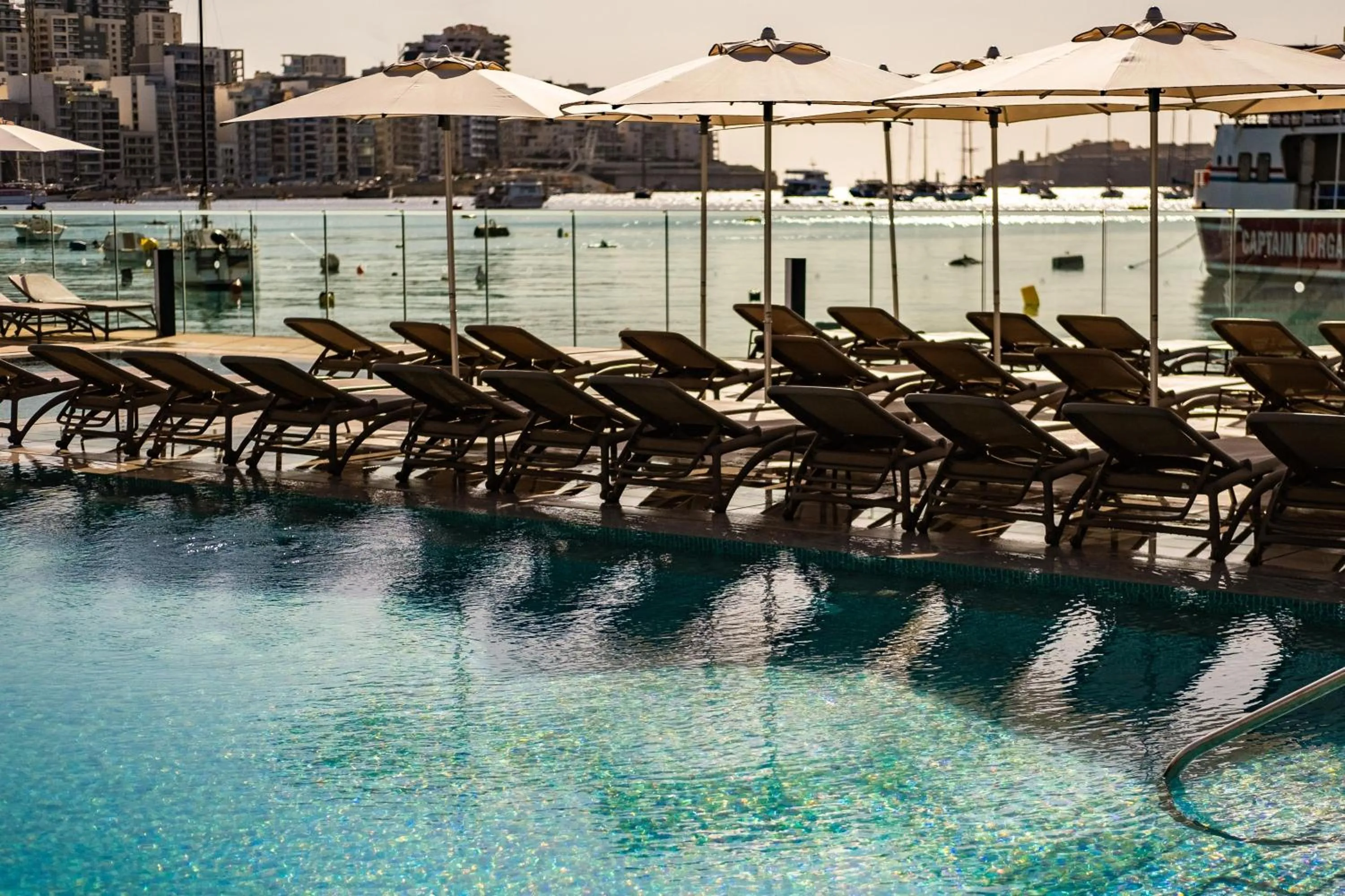 Swimming pool in Urban Rooms by NEU Collective