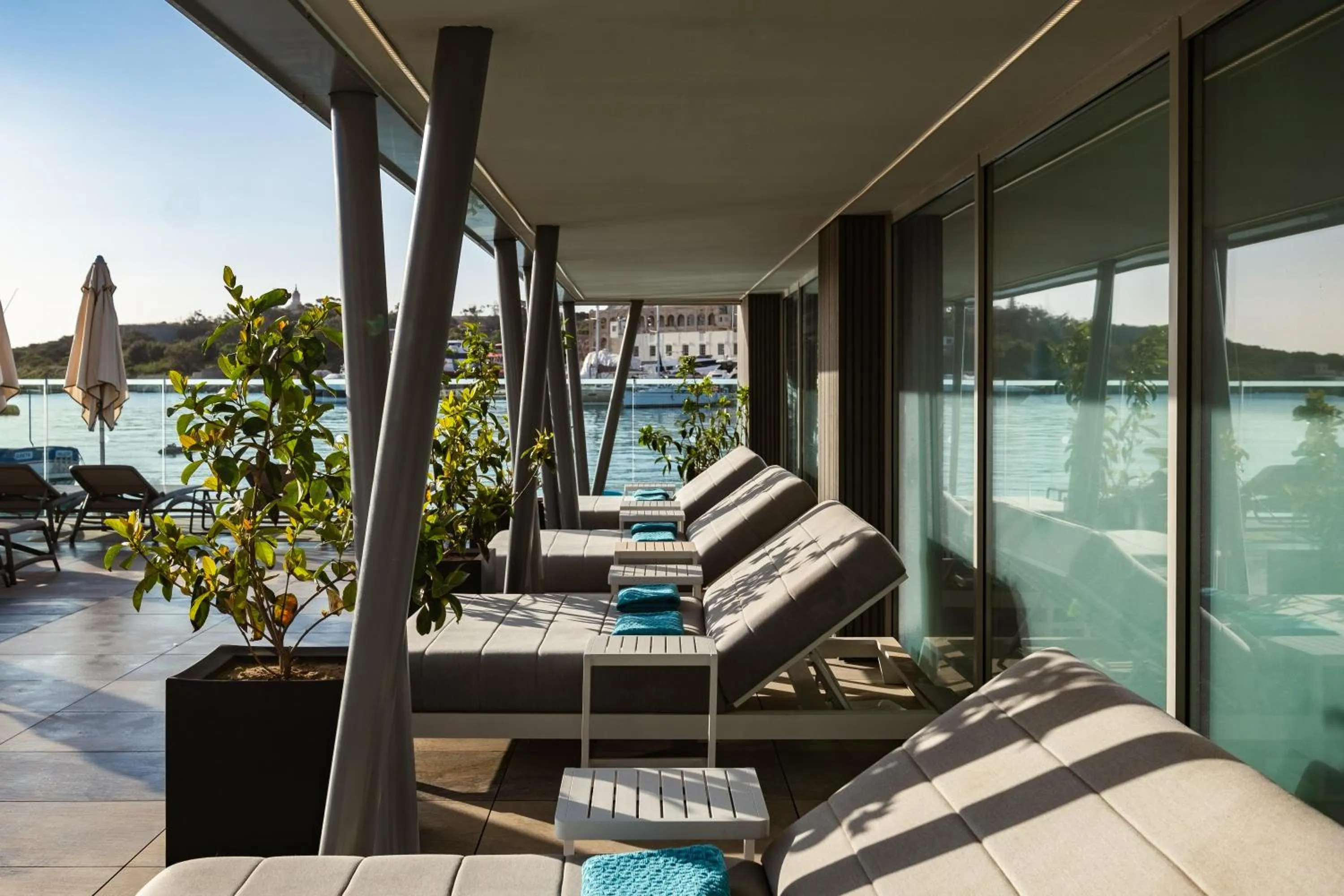 Swimming pool in Urban Rooms by NEU Collective