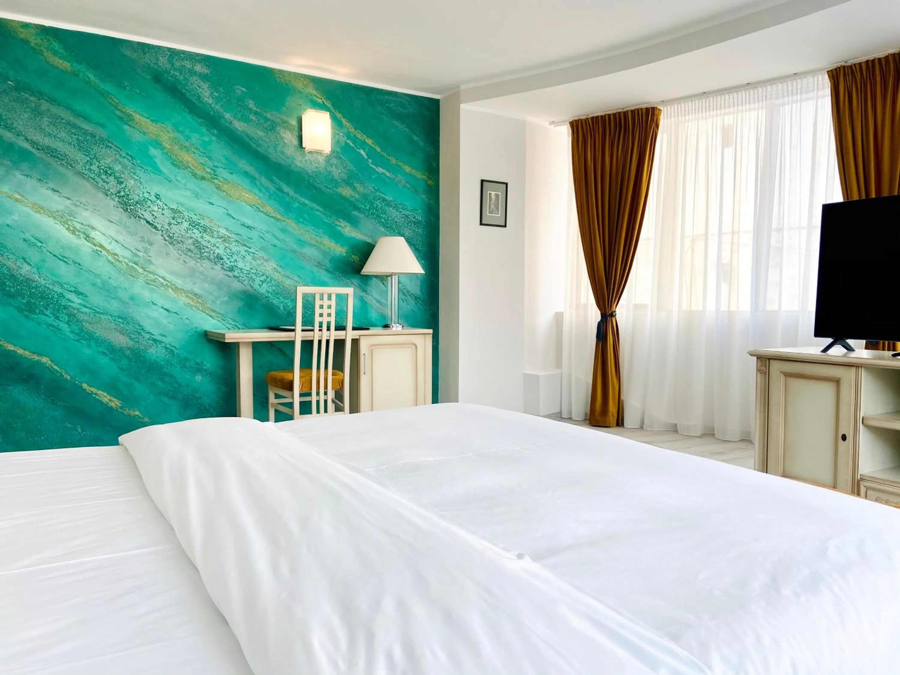 Bed in Hotel Paradis