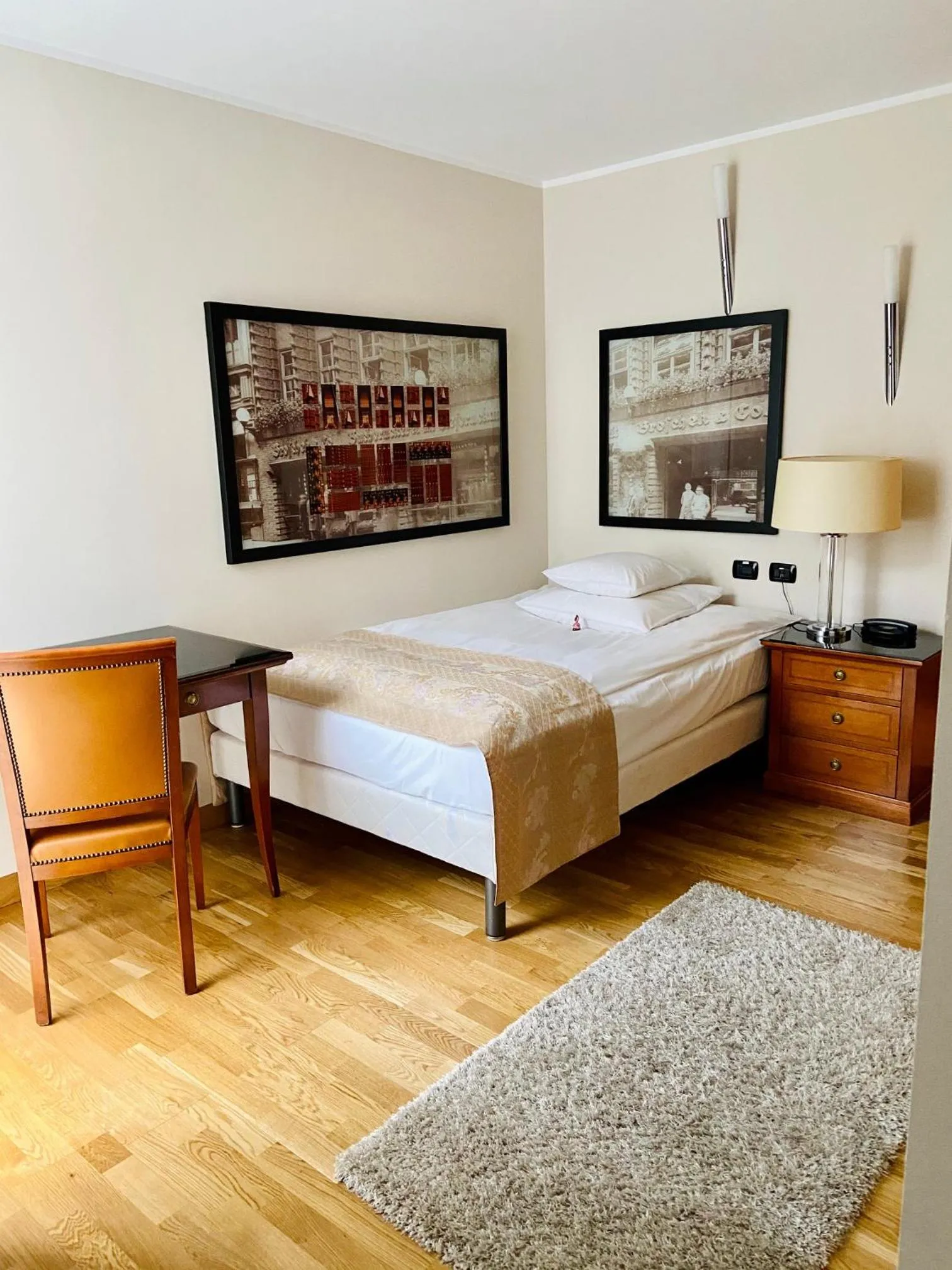 Bed in Hotel Paradis