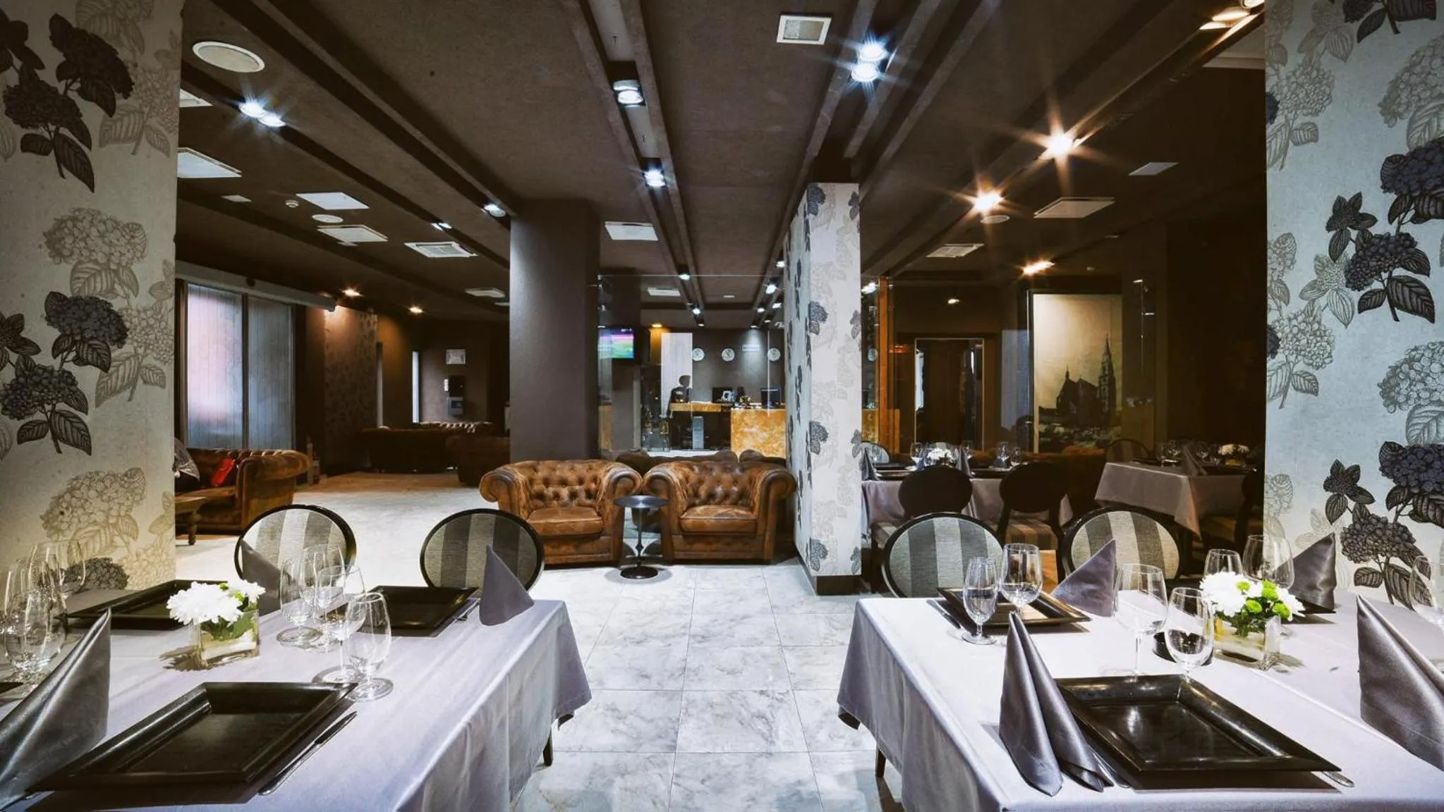 Restaurant/places to eat in Hotel Paradis