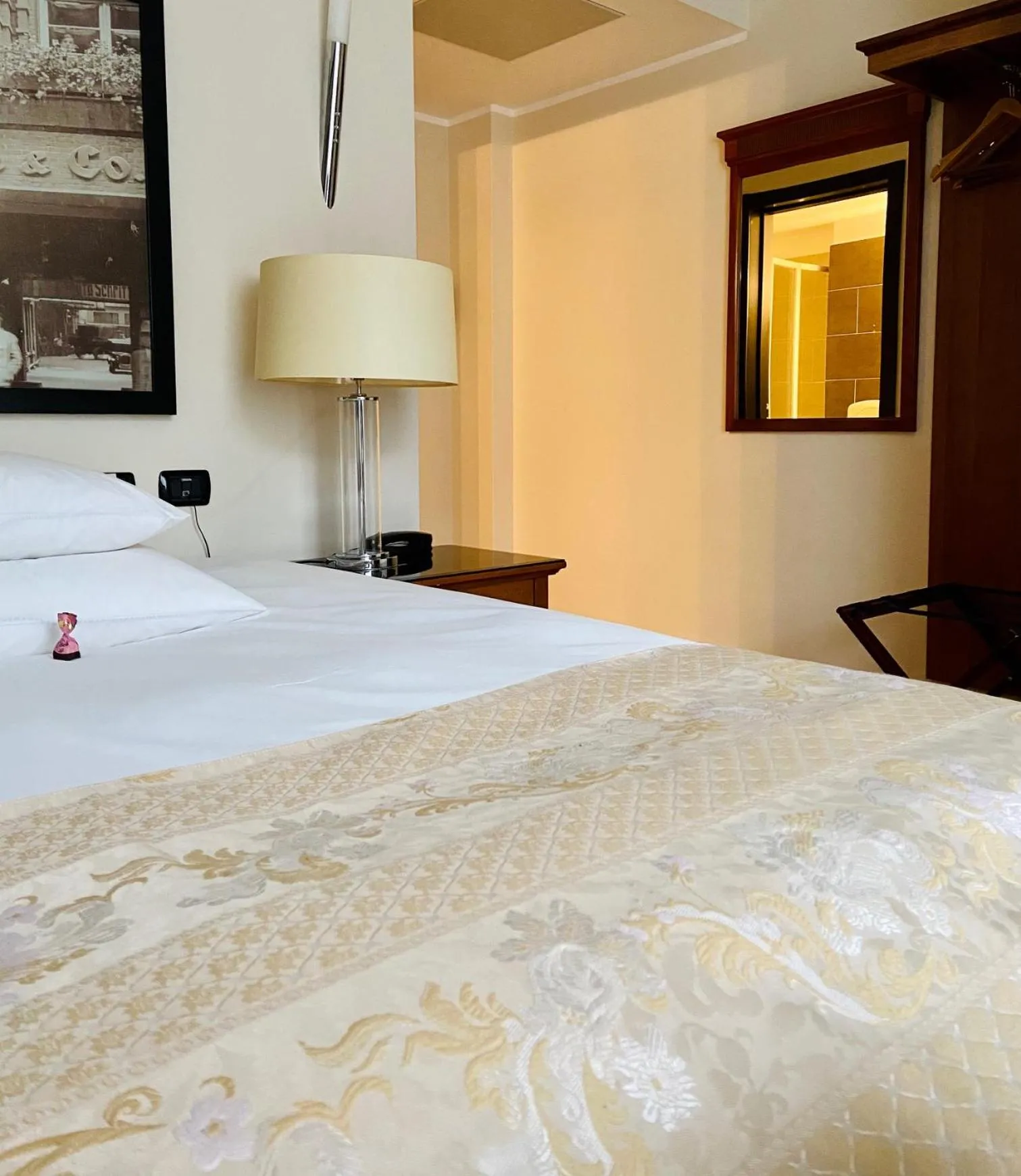 Bed in Hotel Paradis