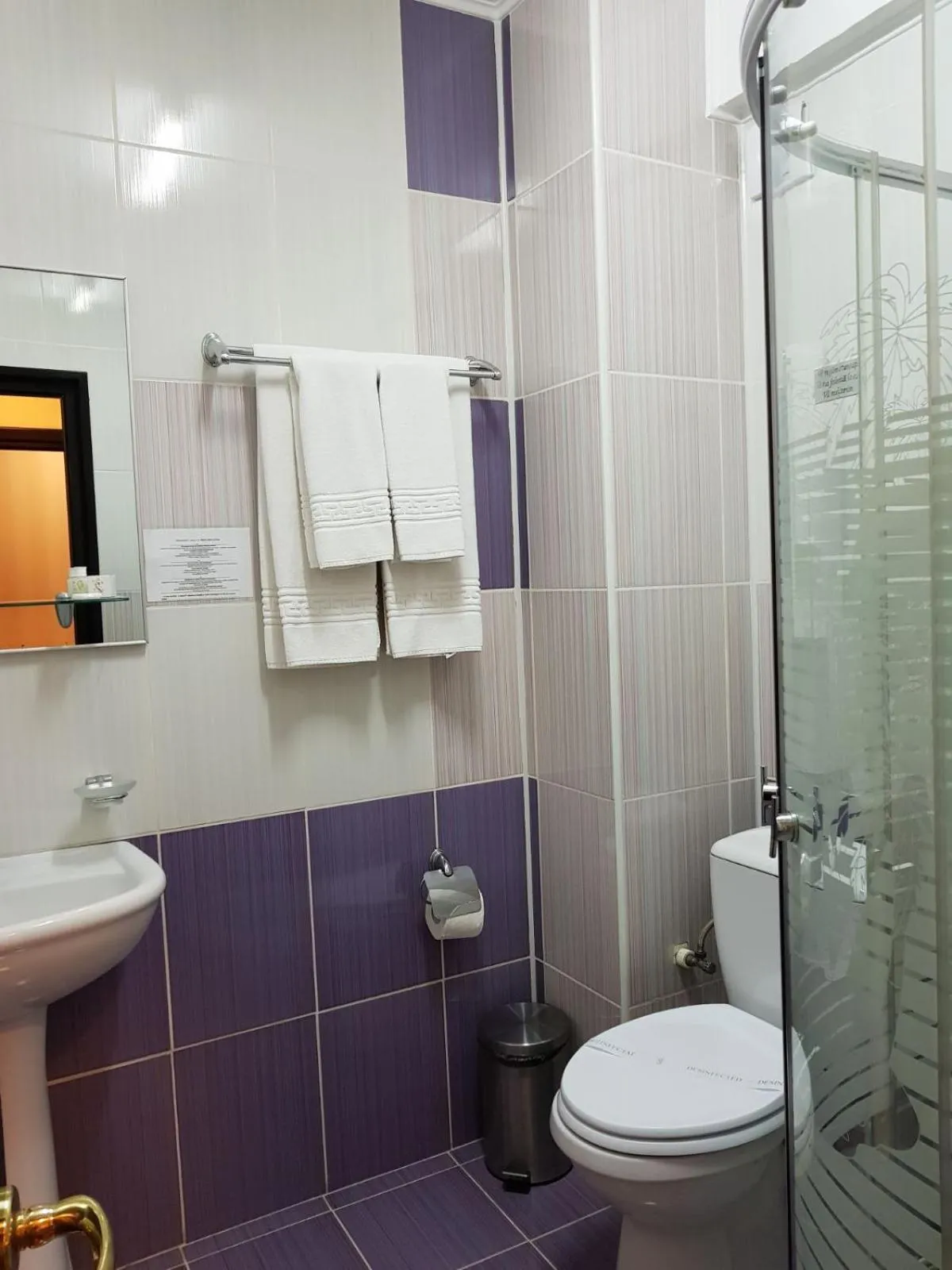 Bathroom in Indiana Hotel