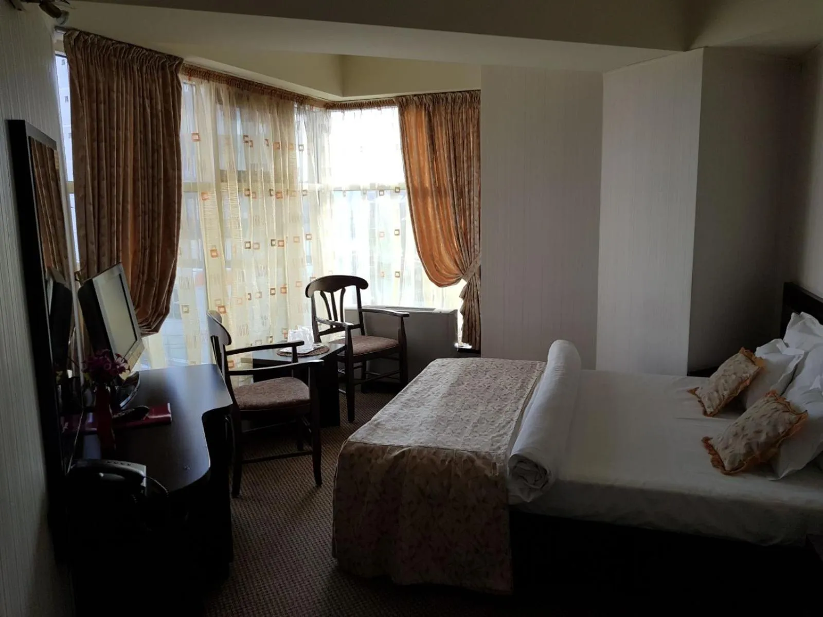 Photo of the whole room, Bed in Indiana Hotel