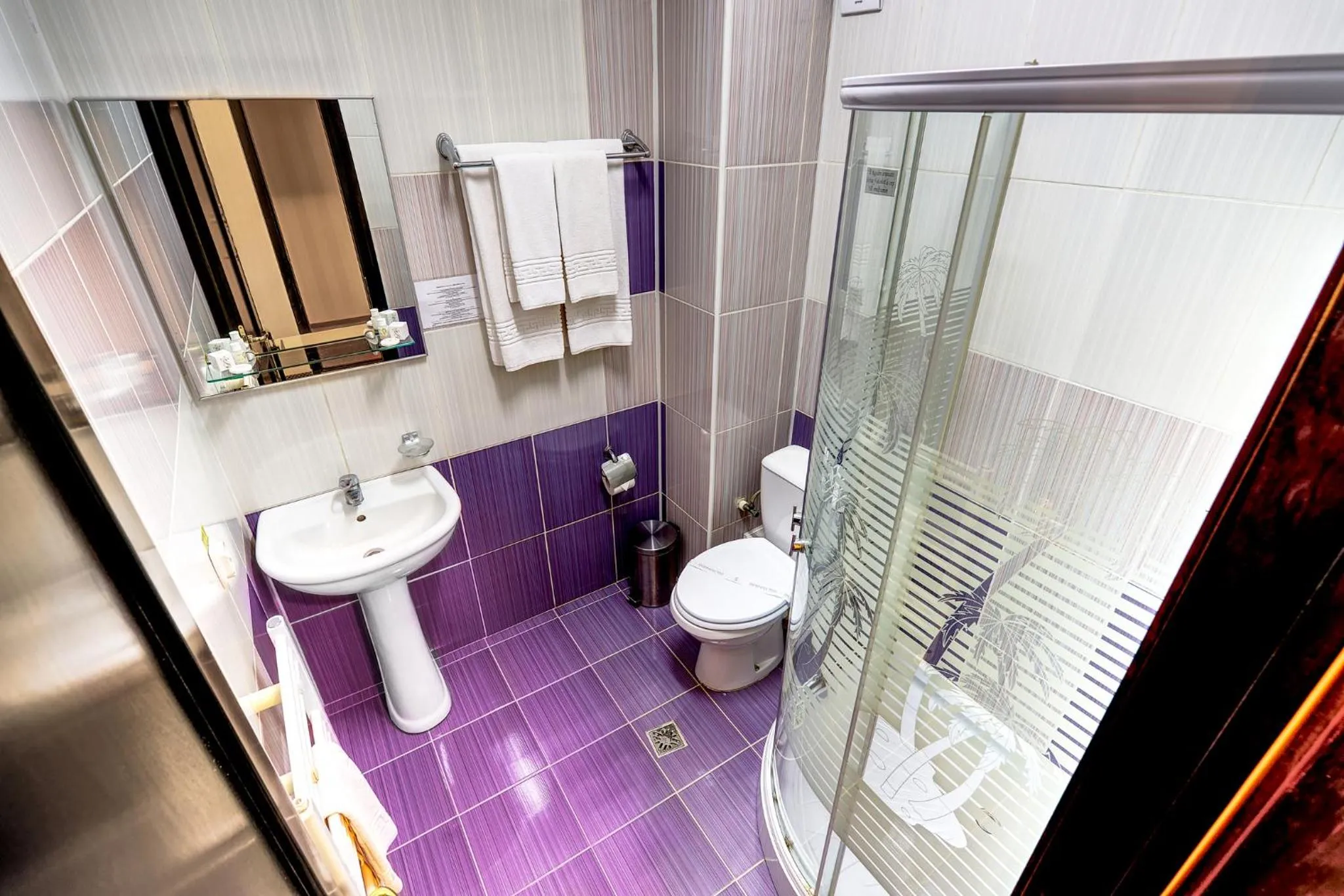 Bathroom in Indiana Hotel