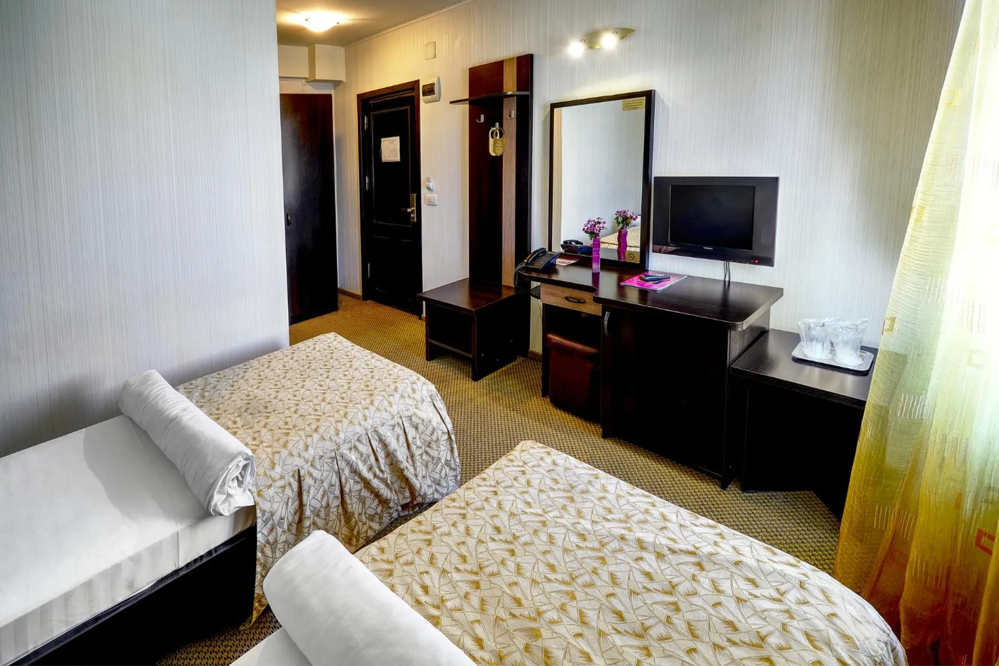 Photo of the whole room, Bed in Indiana Hotel