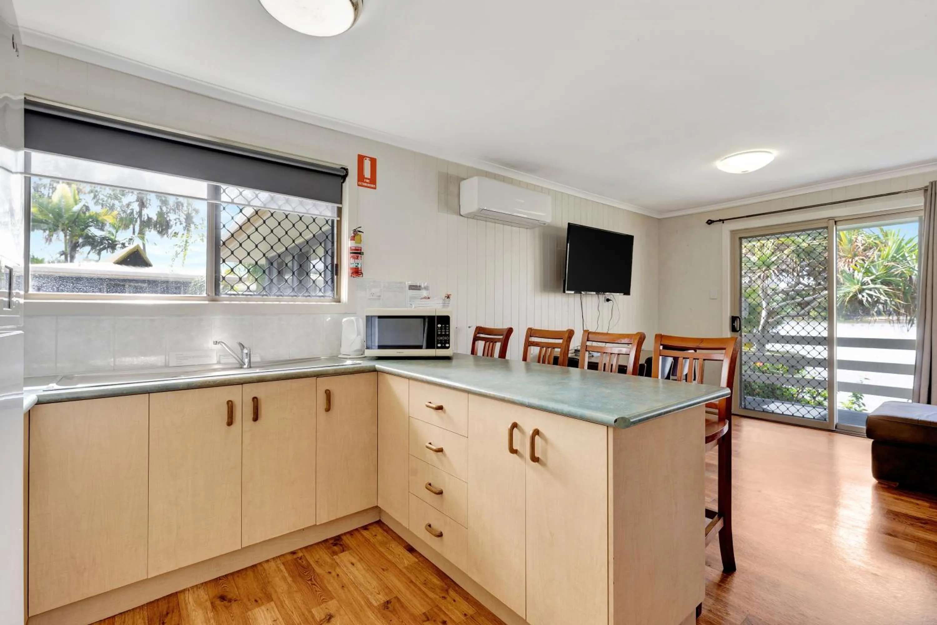 Kitchen or kitchenette in Sanctuary Lakes Fauna Retreat