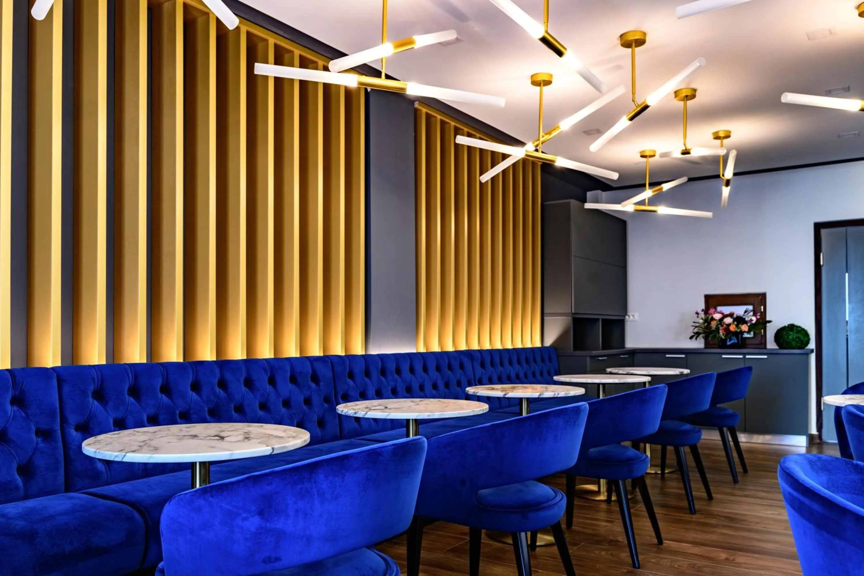 Restaurant/places to eat in Hotel Silva