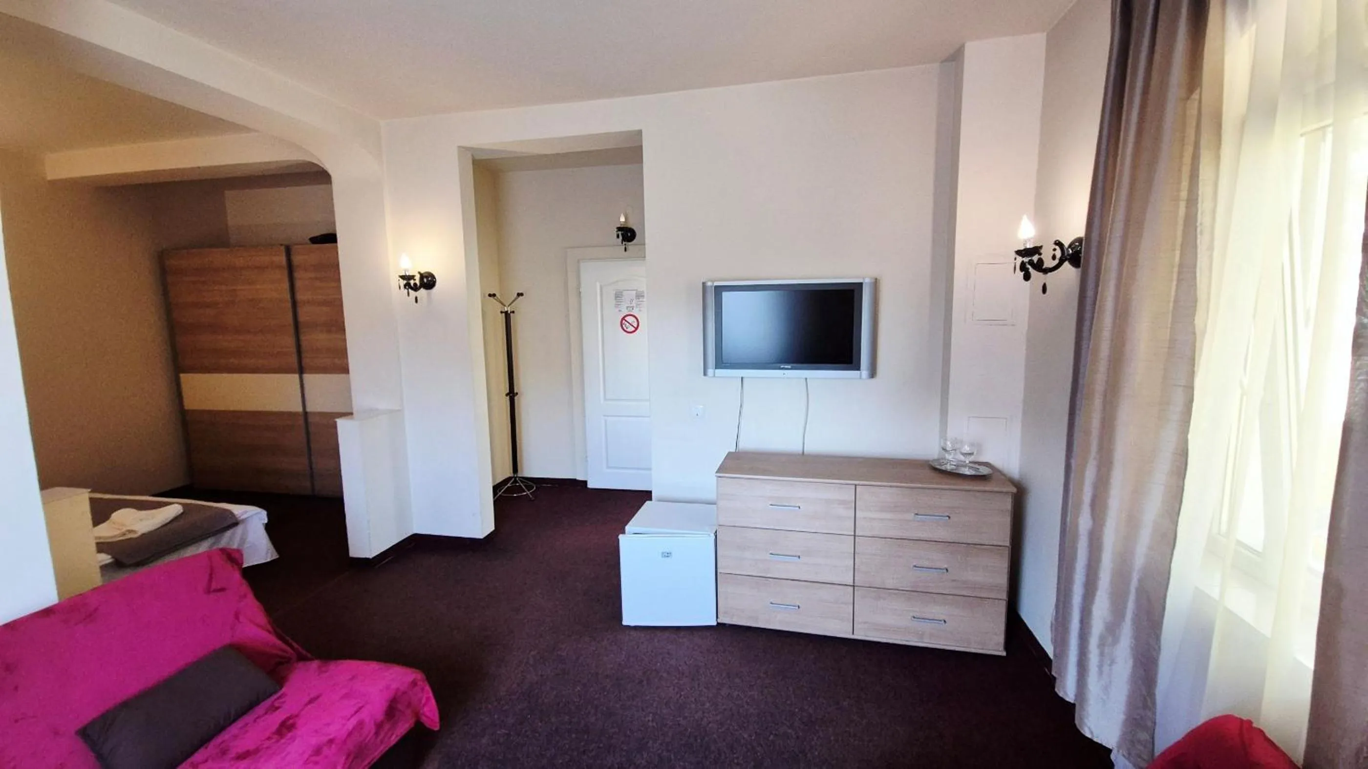 Photo of the whole room, Bed in Hotel Imperial