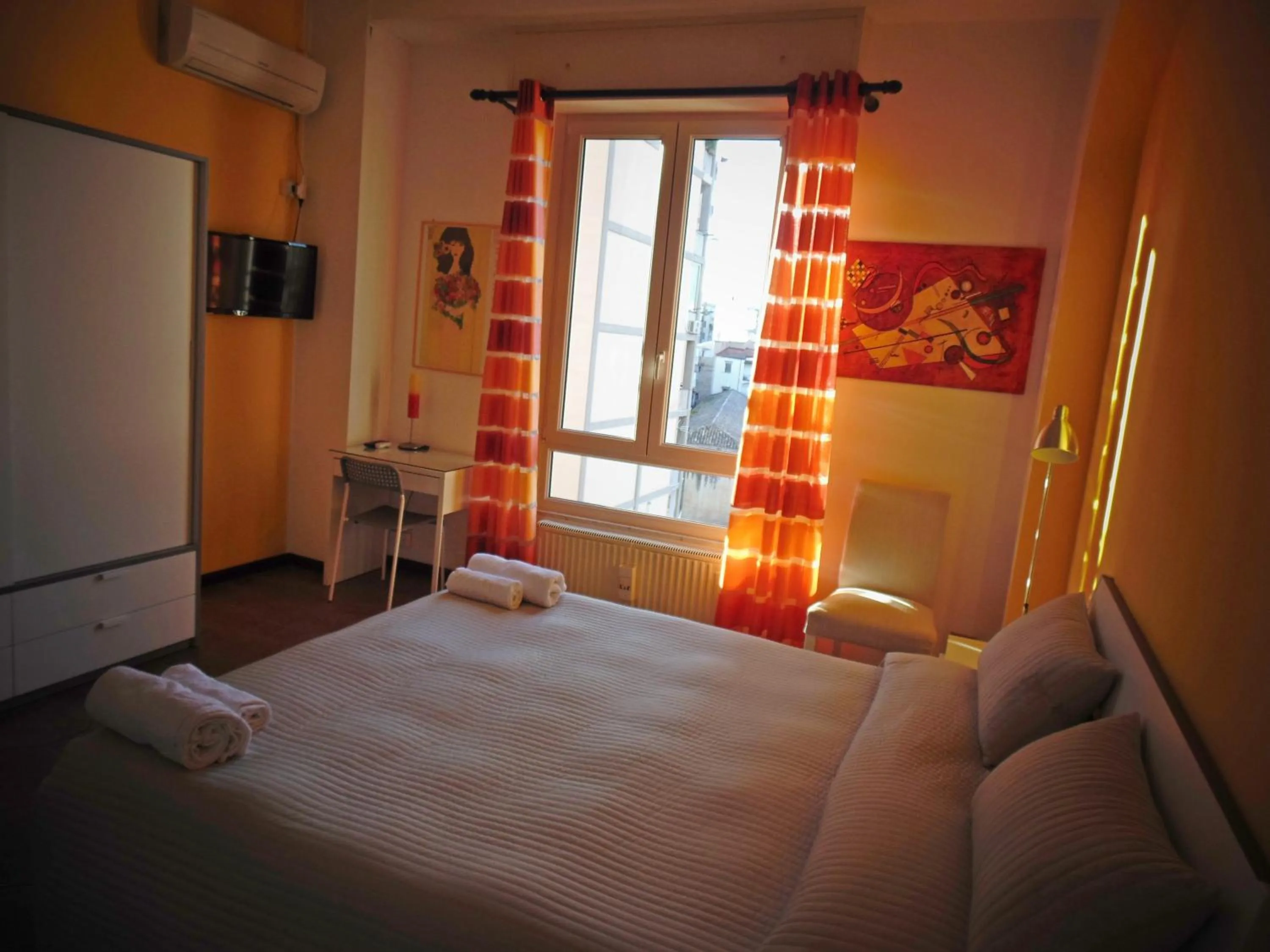 Bedroom, Bed in Kemonia