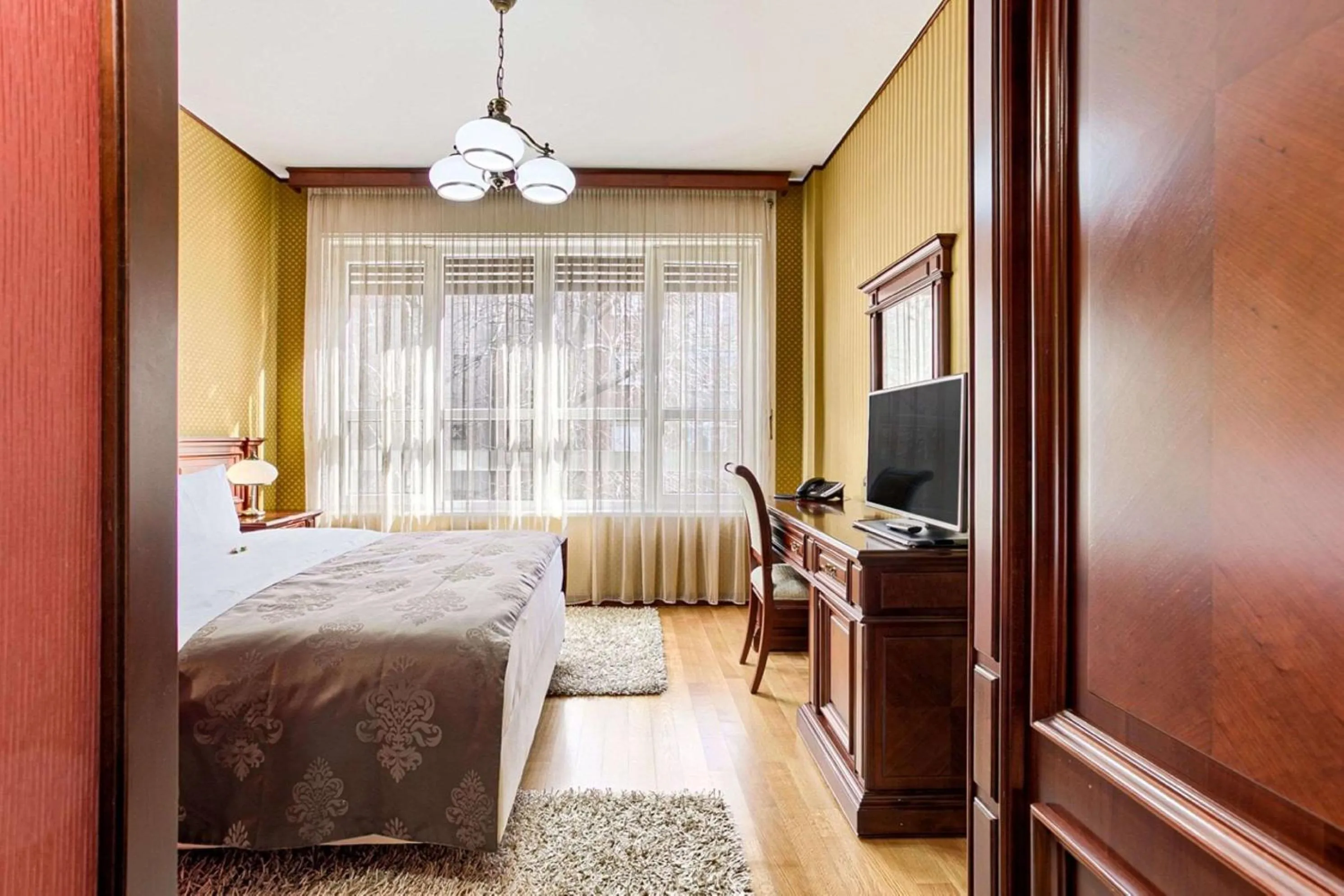 Photo of the whole room, Bed in Best Western Central Hotel