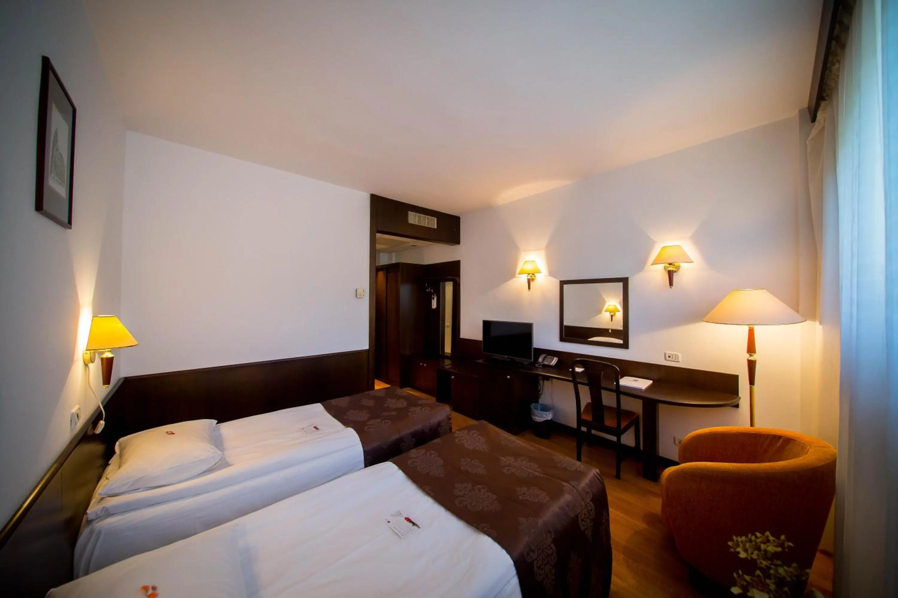 Bed in Best Western Central Hotel