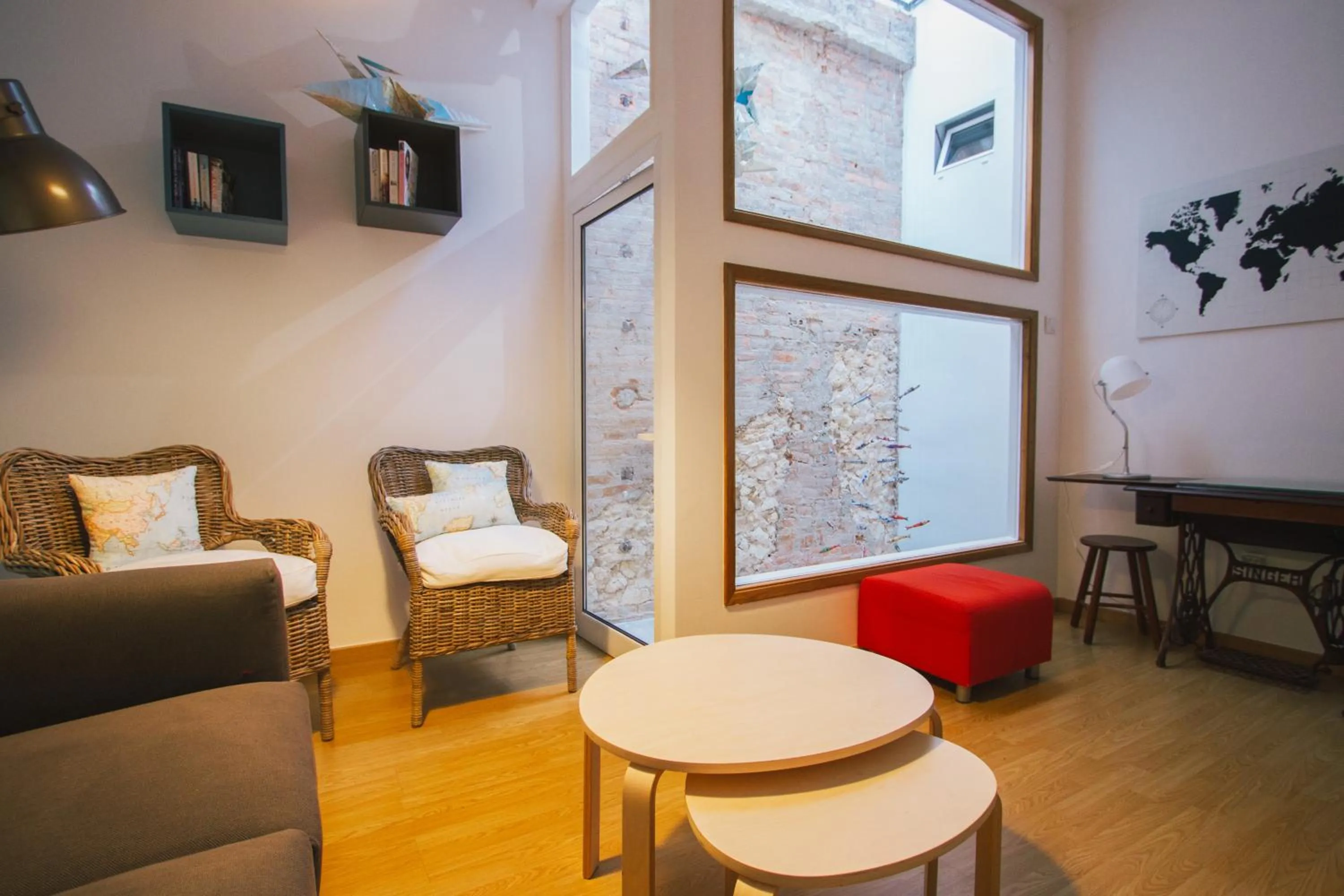 Communal lounge/ TV room in PTM DownTown Hostel&Suites