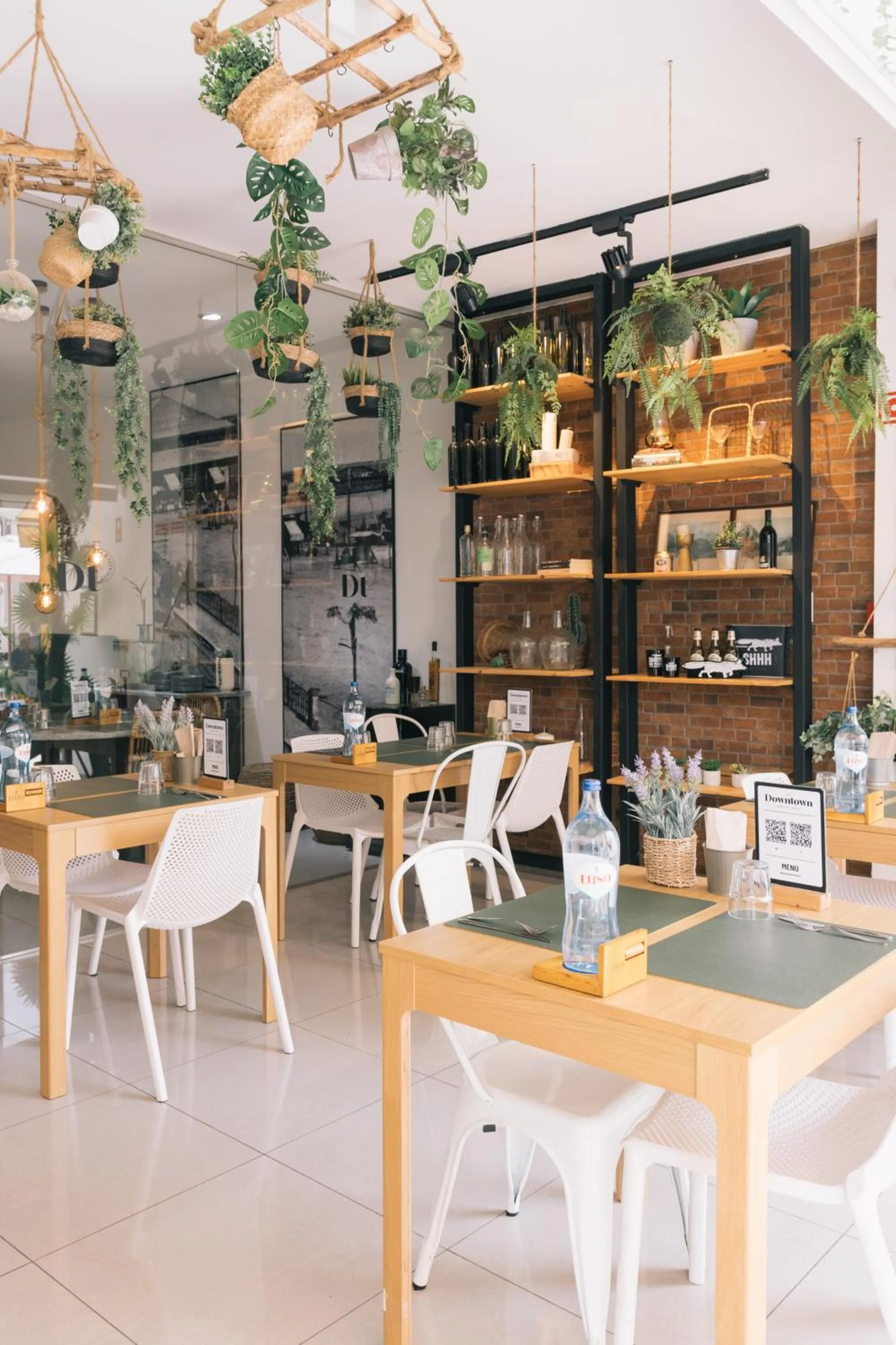 Restaurant/places to eat in PTM DownTown Hostel&Suites