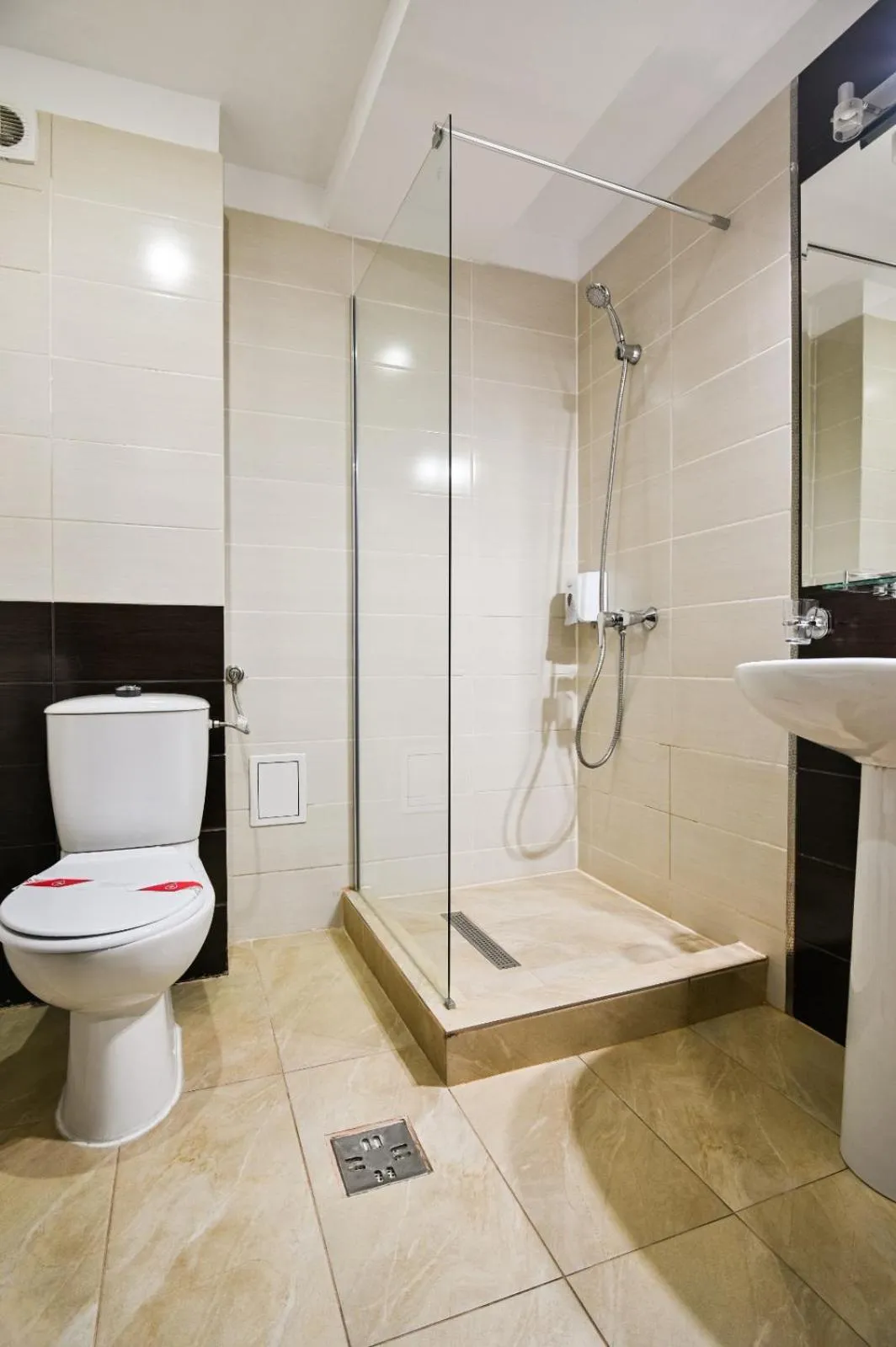 Bathroom in Hotel Razvan