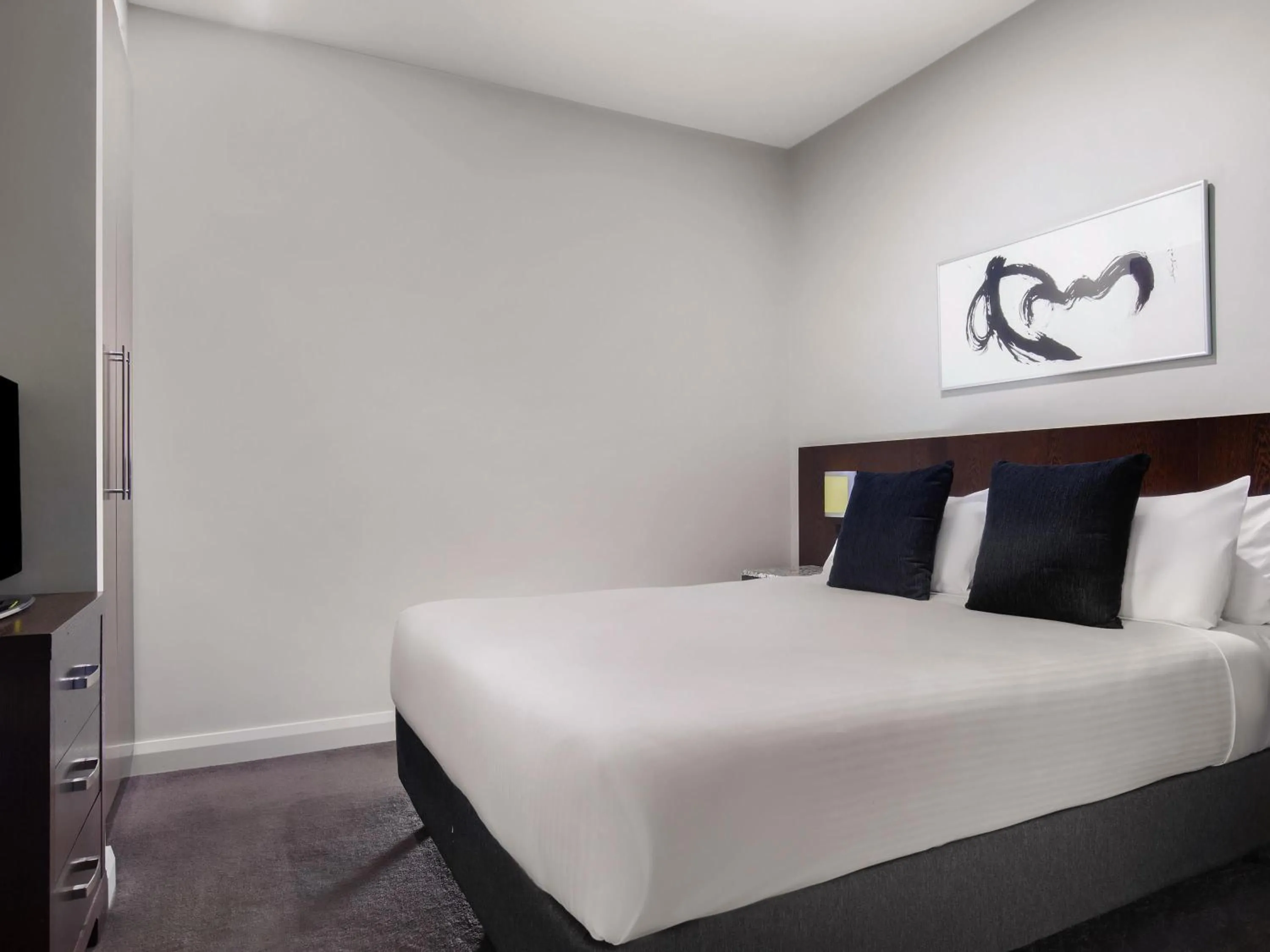 Bedroom, Bed in Mantra Hindmarsh Square