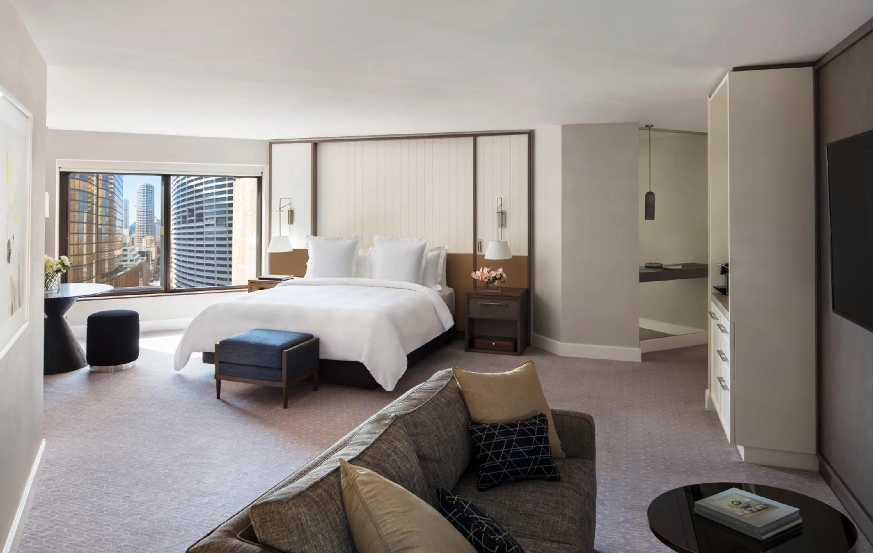 Bedroom, Bed in Four Seasons Hotel Sydney