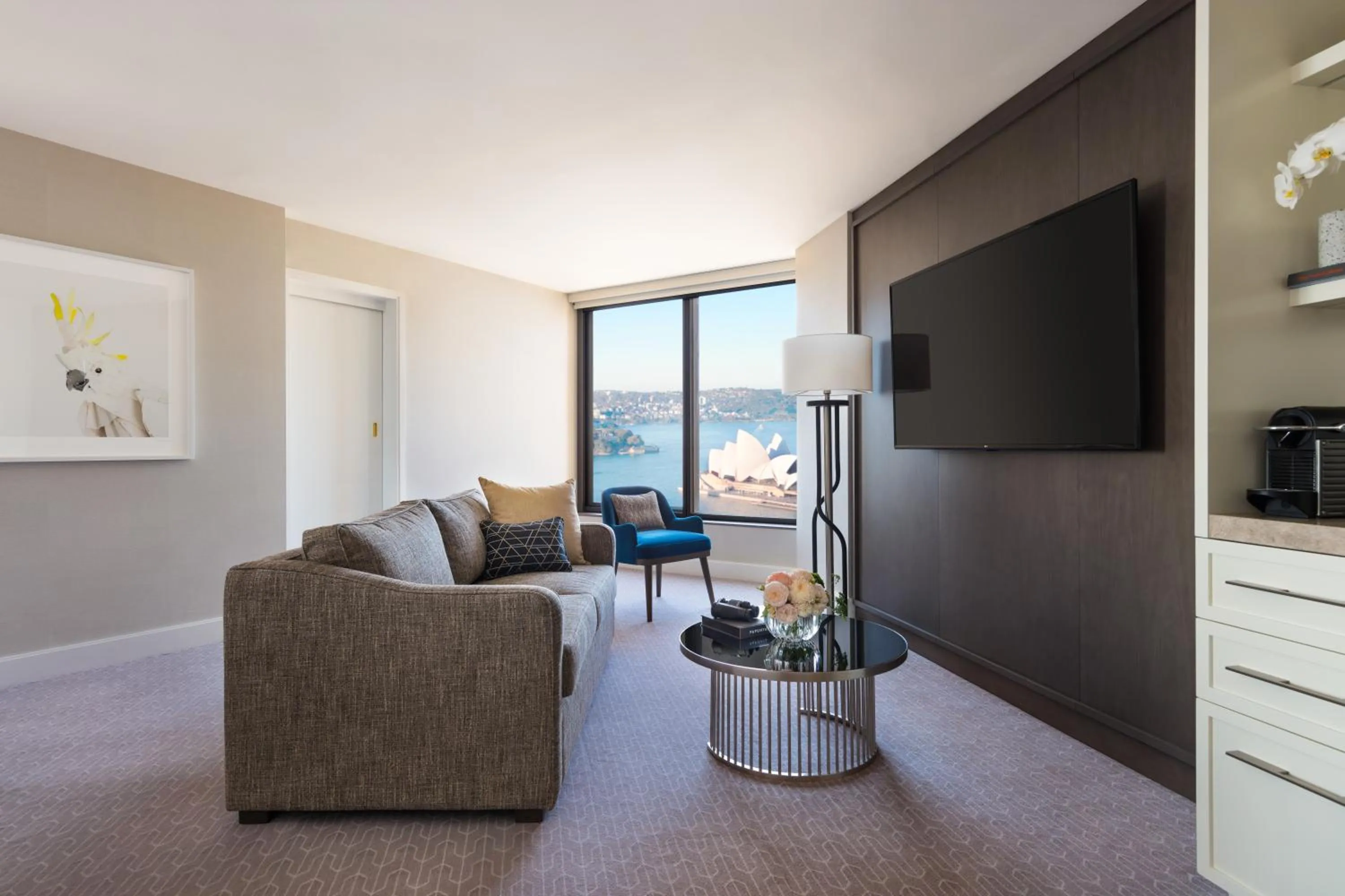 TV and multimedia in Four Seasons Hotel Sydney