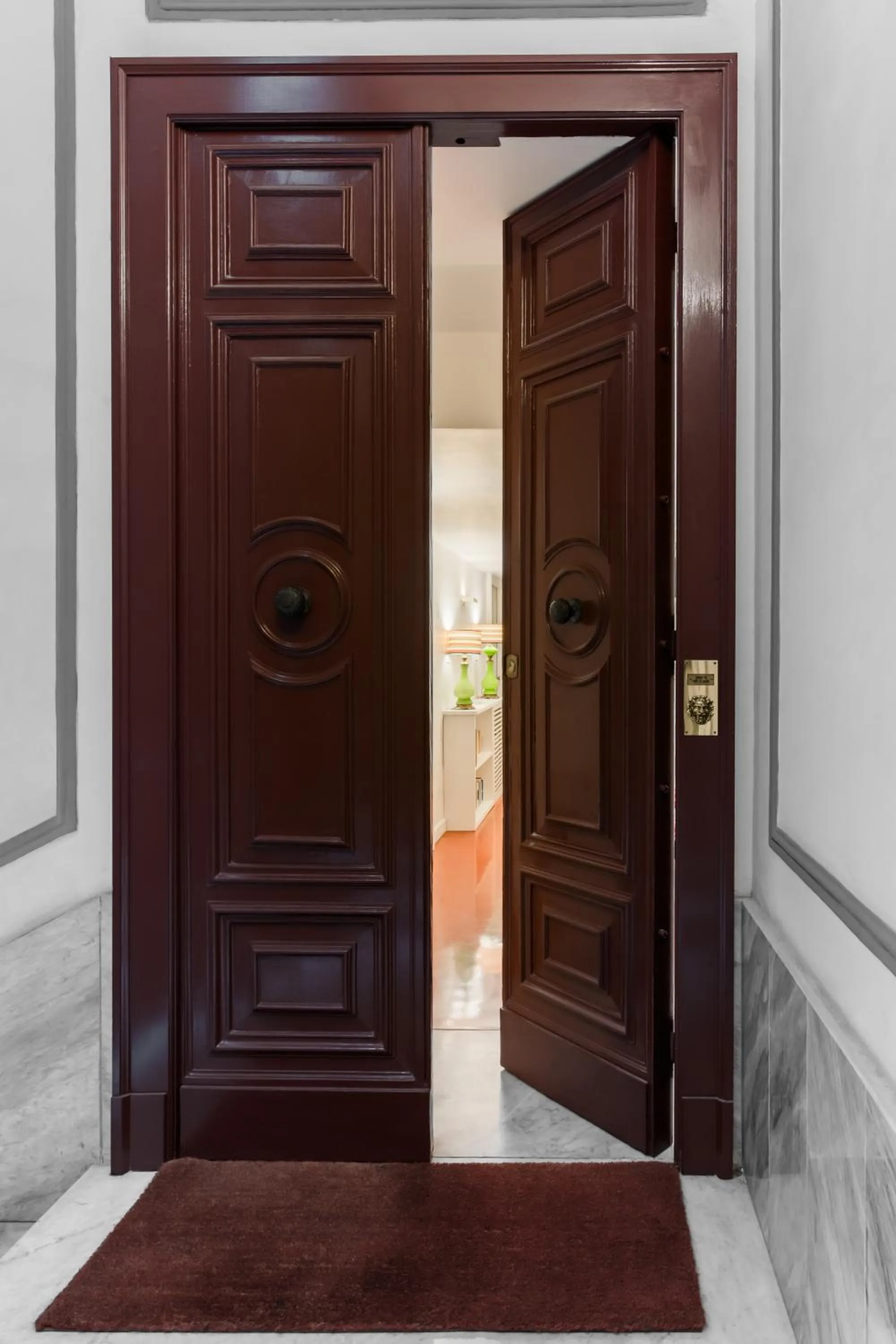 Facade/entrance in Prêtáloger Verdi 18