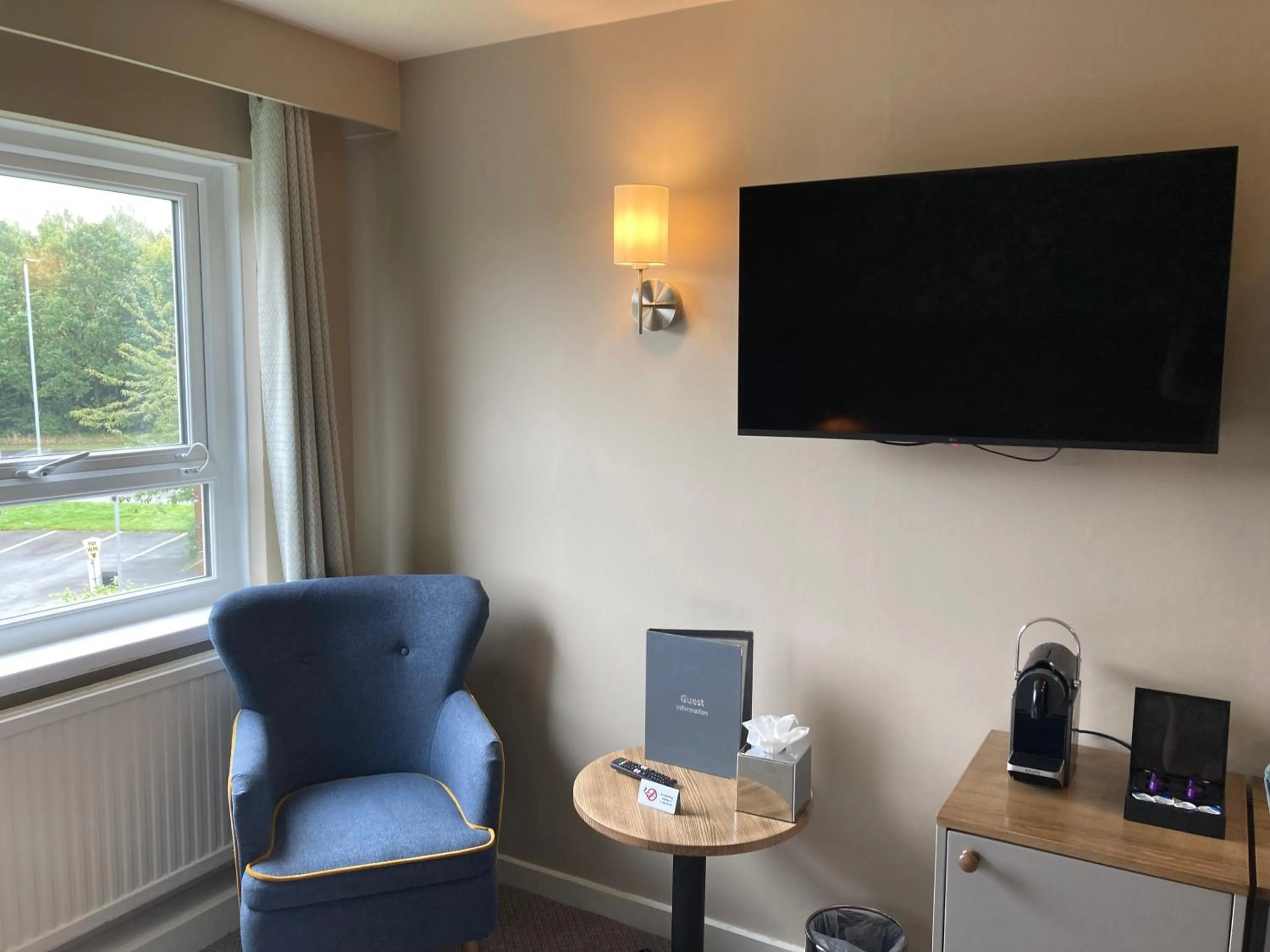 TV and multimedia in Blue Bell Lodge Hotel