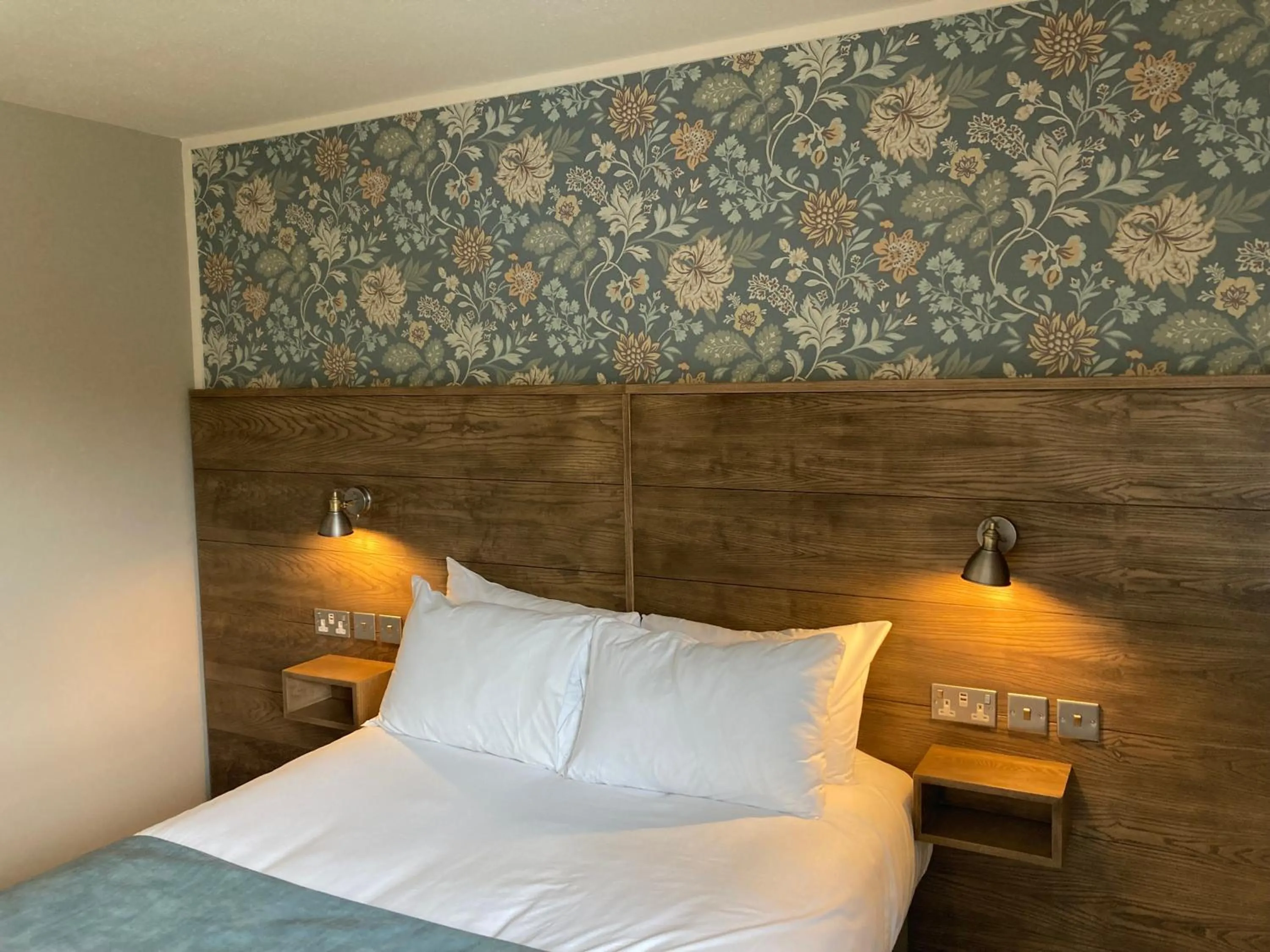 Bed in Blue Bell Lodge Hotel